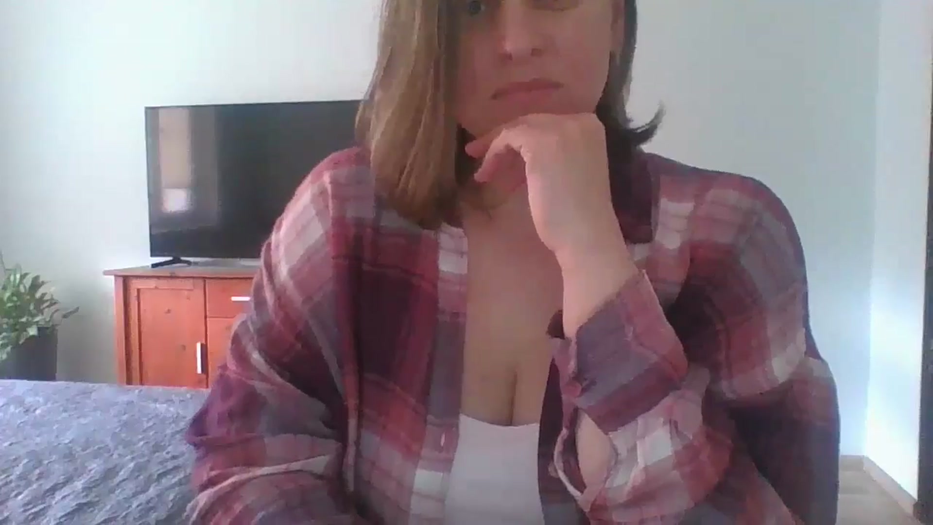 Gallery image thumbnail from Krissy_Lace's myfreecams stream on, 04/22/2026, 12:02 image 7 of 20