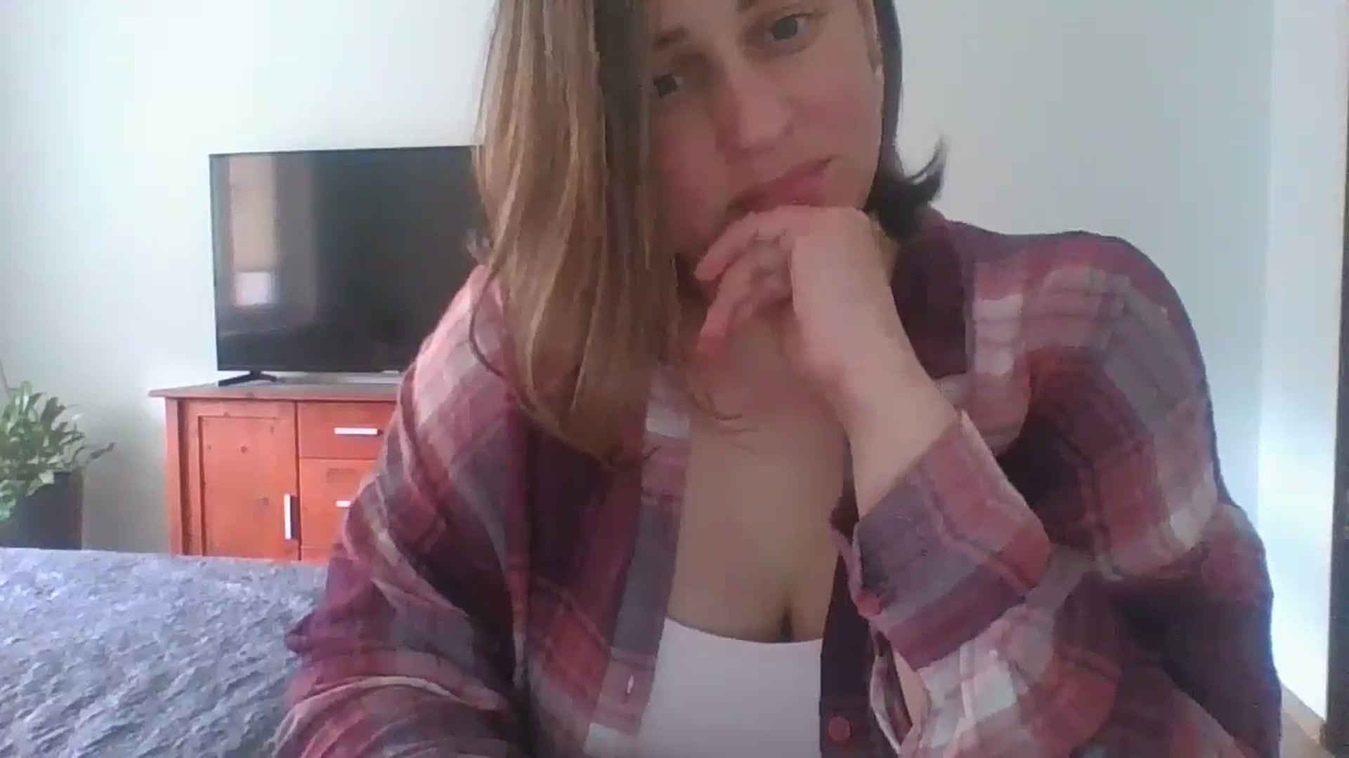 Gallery image thumbnail from Krissy_Lace's myfreecams stream on, 04/22/2026, 12:02 image 6 of 20