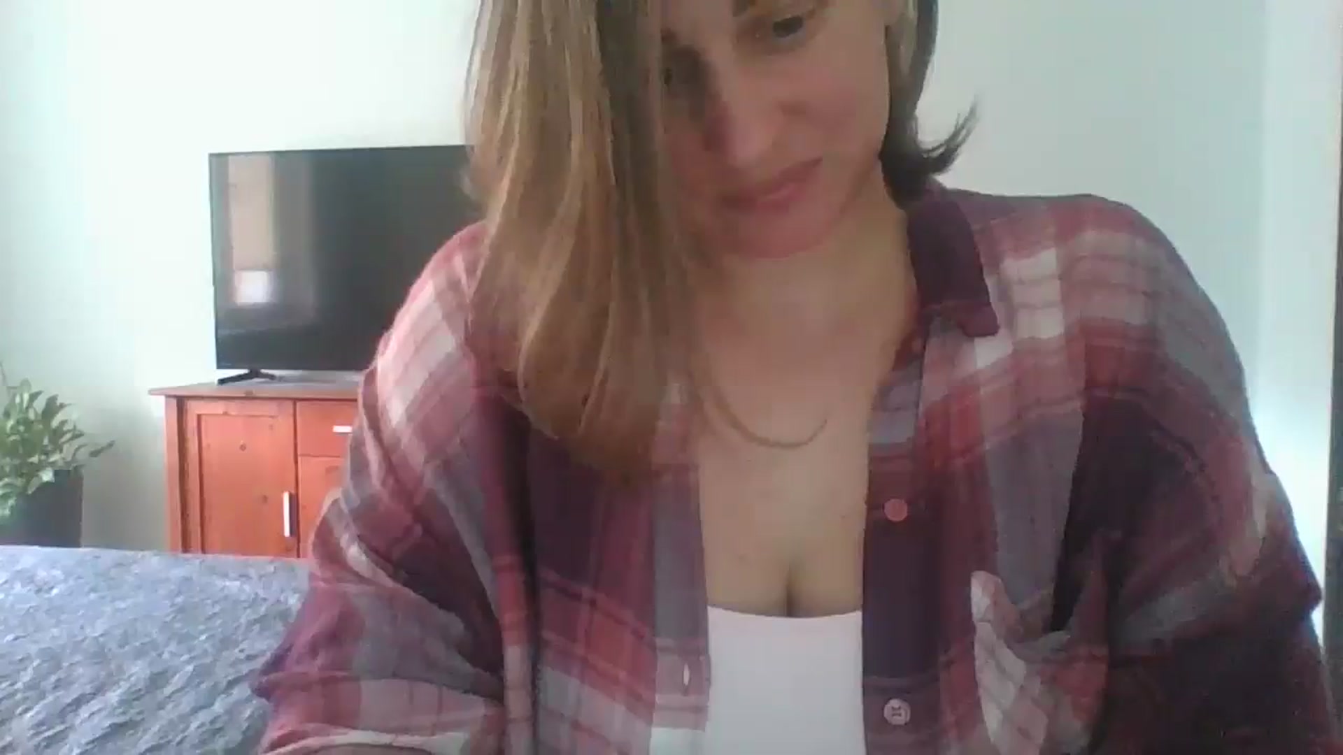 Gallery image thumbnail from Krissy_Lace's myfreecams stream on, 04/22/2026, 12:02 image 9 of 20