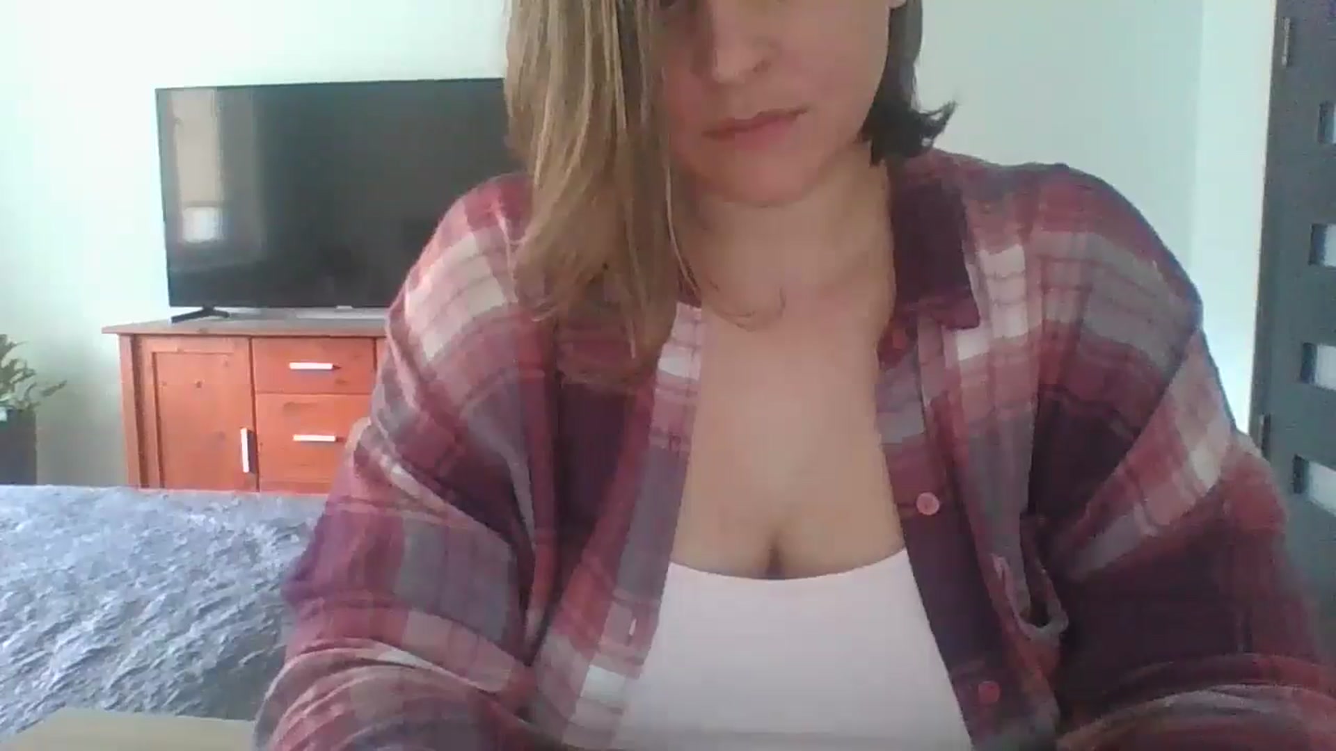 Gallery image thumbnail from Krissy_Lace's myfreecams stream on, 04/22/2026, 13:12 image 11 of 20