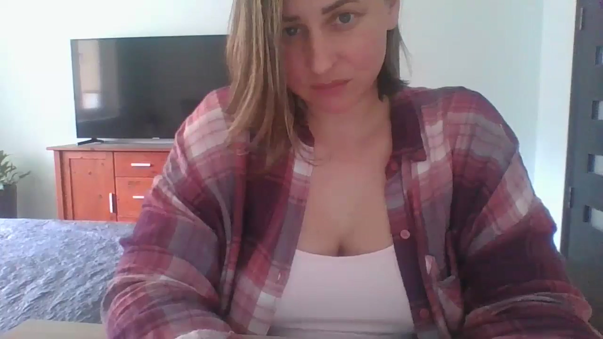 Gallery image thumbnail from Krissy_Lace's myfreecams stream on, 04/22/2026, 13:12 image 7 of 20