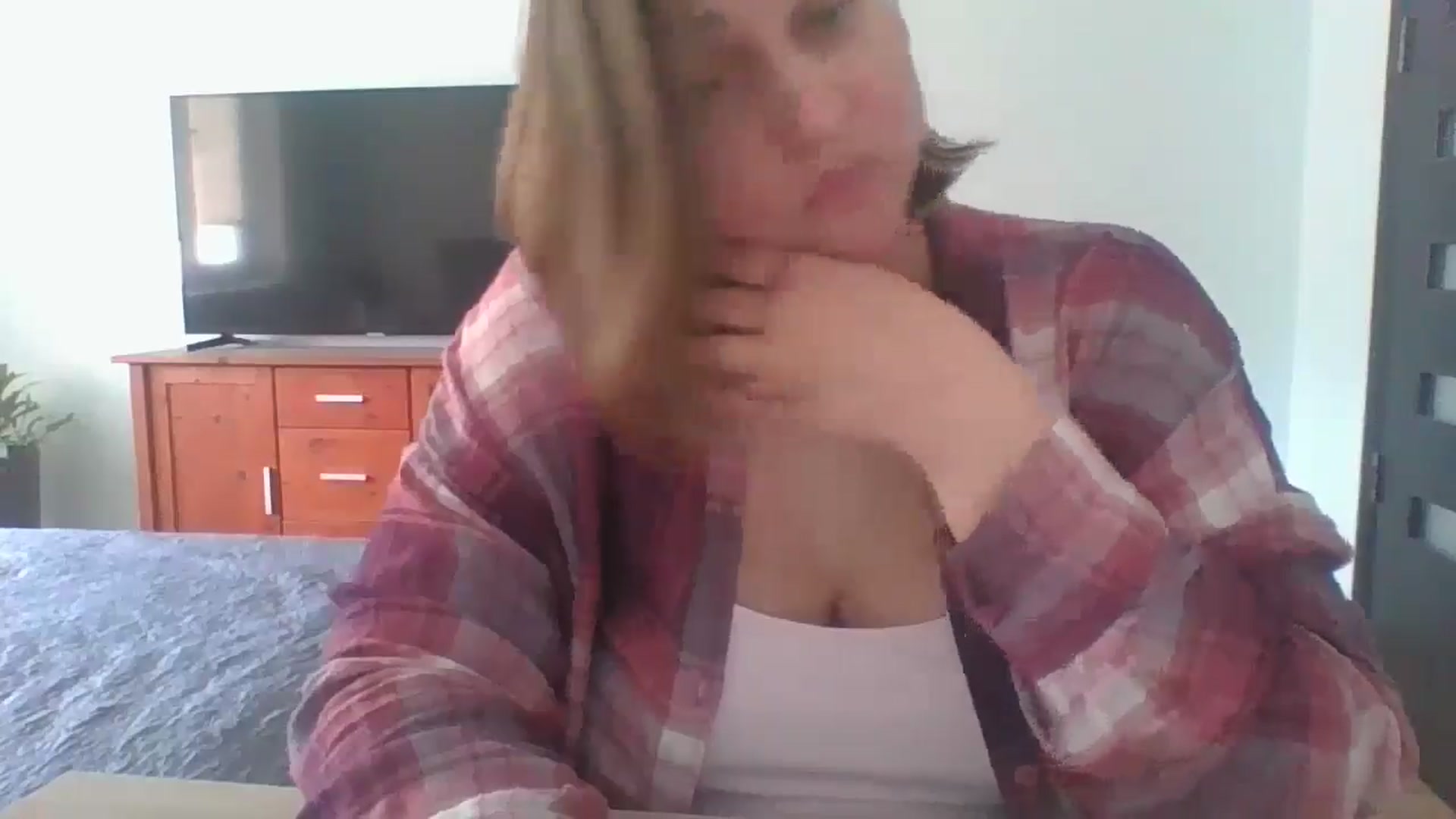 Gallery image thumbnail from Krissy_Lace's myfreecams stream on, 04/22/2026, 13:12 image 4 of 20