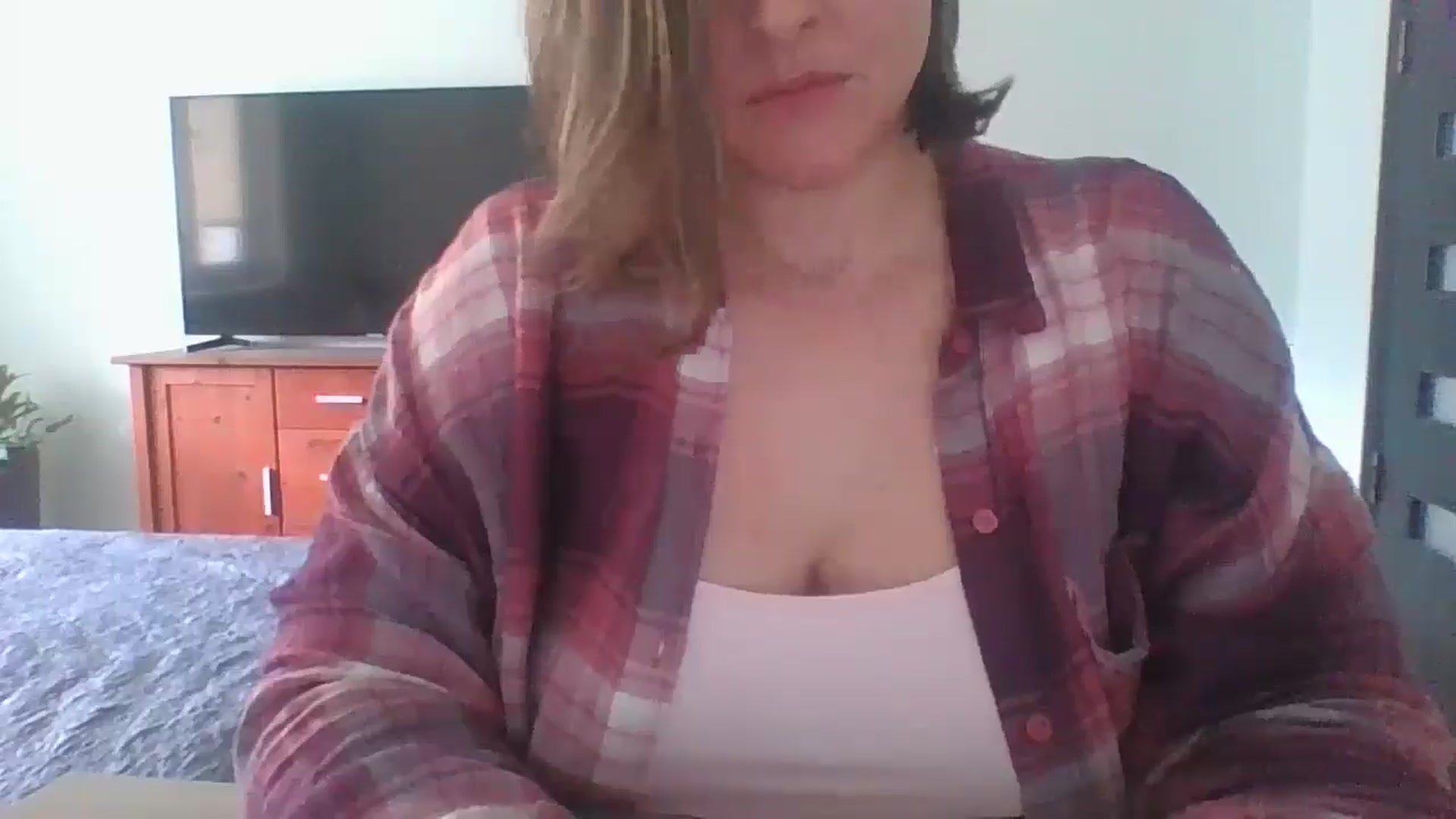 Gallery image thumbnail from Krissy_Lace's myfreecams stream on, 04/22/2026, 13:12 image 10 of 20