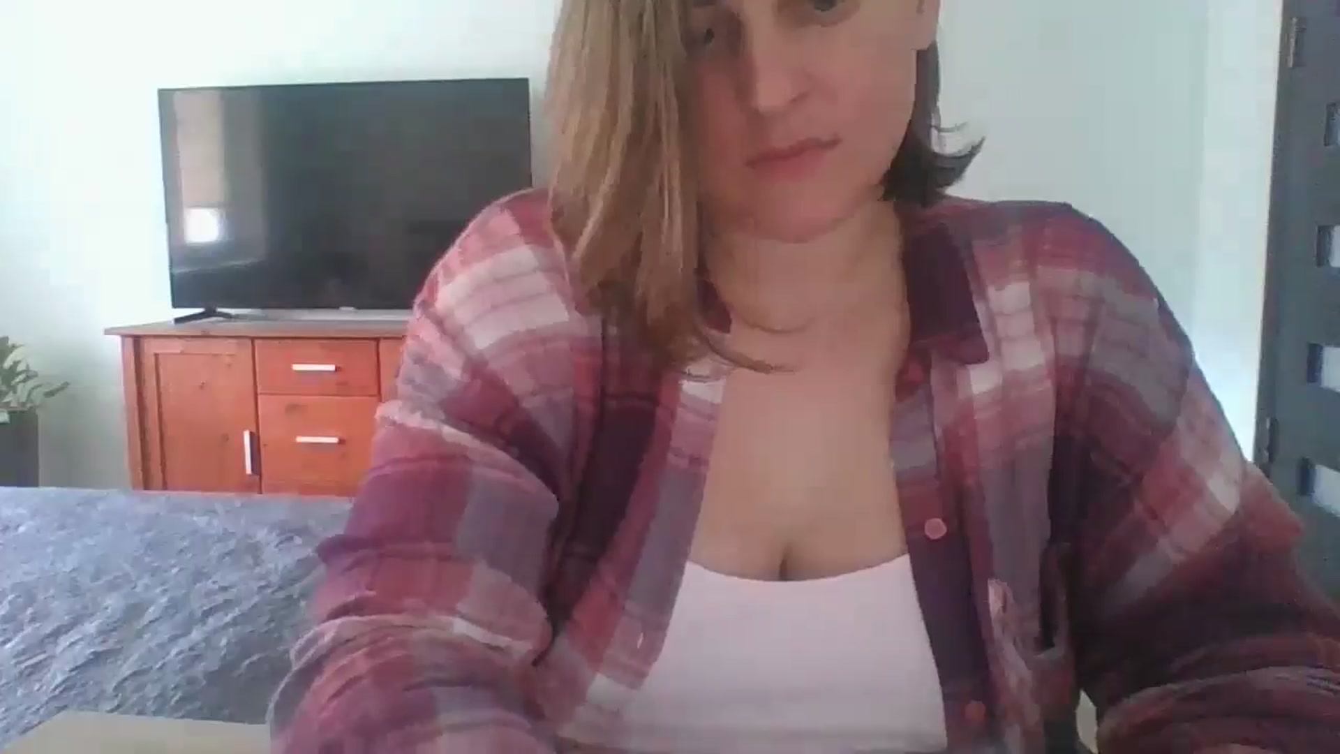 Gallery image thumbnail from Krissy_Lace's myfreecams stream on, 04/22/2026, 13:12 image 20 of 20