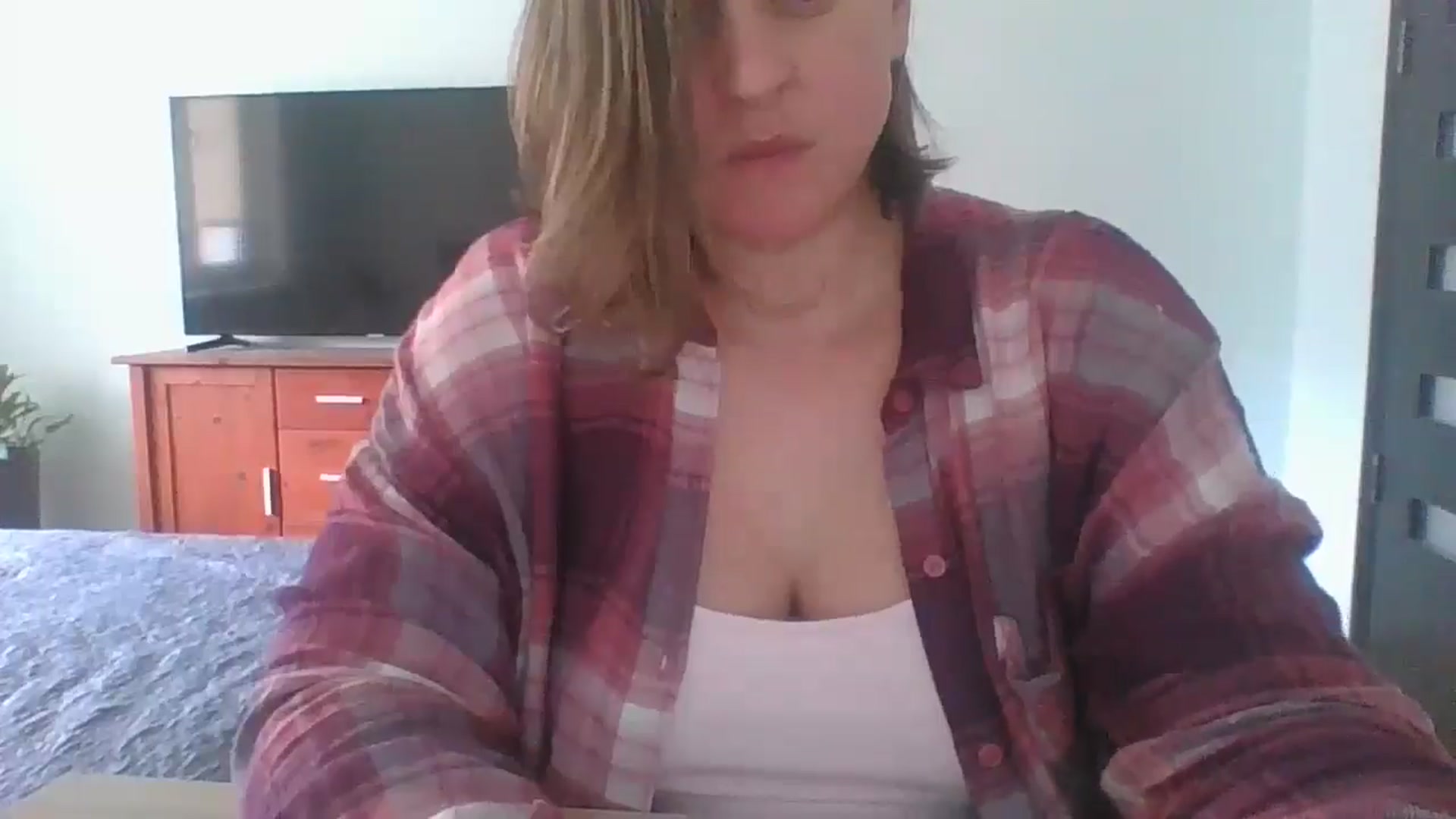 Gallery image thumbnail from Krissy_Lace's myfreecams stream on, 04/22/2026, 13:12 image 8 of 20