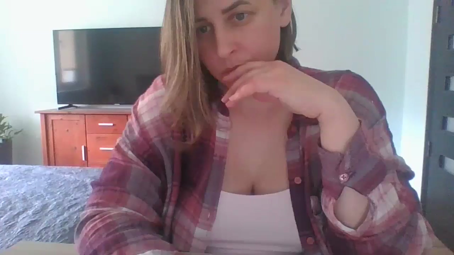 Gallery image thumbnail from Krissy_Lace's myfreecams stream on, 04/22/2026, 13:12 image 9 of 20