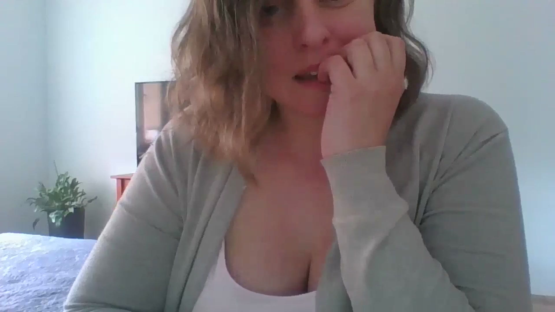 Gallery image thumbnail from Krissy_Lace's myfreecams stream on, 04/25/2026, 13:40 image 9 of 20