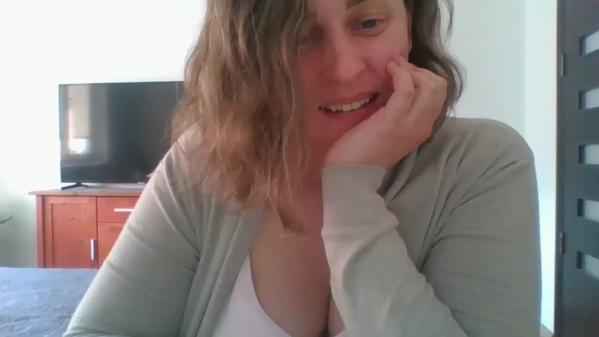 Gallery image thumbnail from Krissy_Lace's myfreecams stream on, 04/25/2026, 13:40 image 2 of 20
