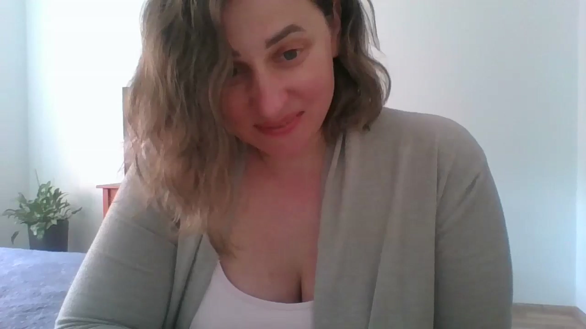 Gallery image thumbnail from Krissy_Lace's myfreecams stream on, 04/25/2026, 13:40 image 17 of 20