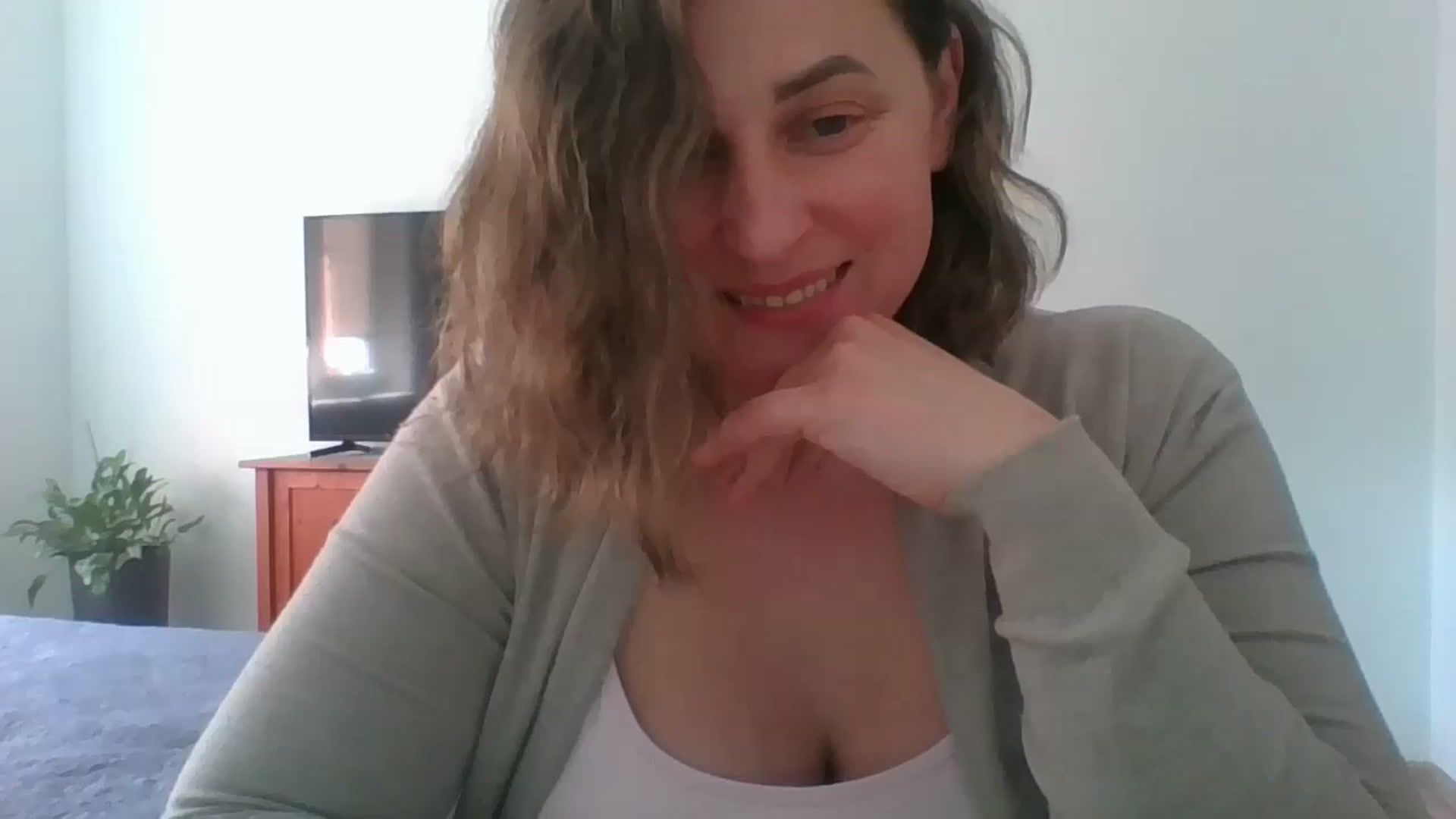Gallery image thumbnail from Krissy_Lace's myfreecams stream on, 04/25/2026, 13:40 image 18 of 20