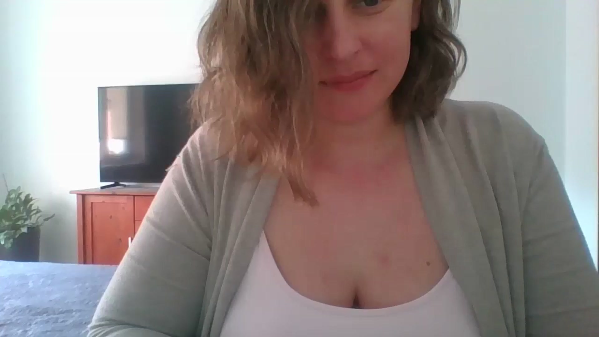 Gallery image thumbnail from Krissy_Lace's myfreecams stream on, 04/25/2026, 13:40 image 5 of 20