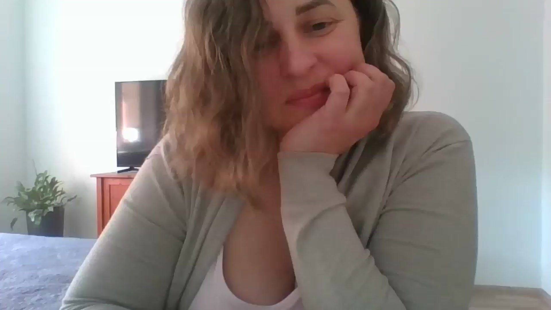 Gallery image thumbnail from Krissy_Lace's myfreecams stream on, 04/25/2026, 13:40 image 12 of 20