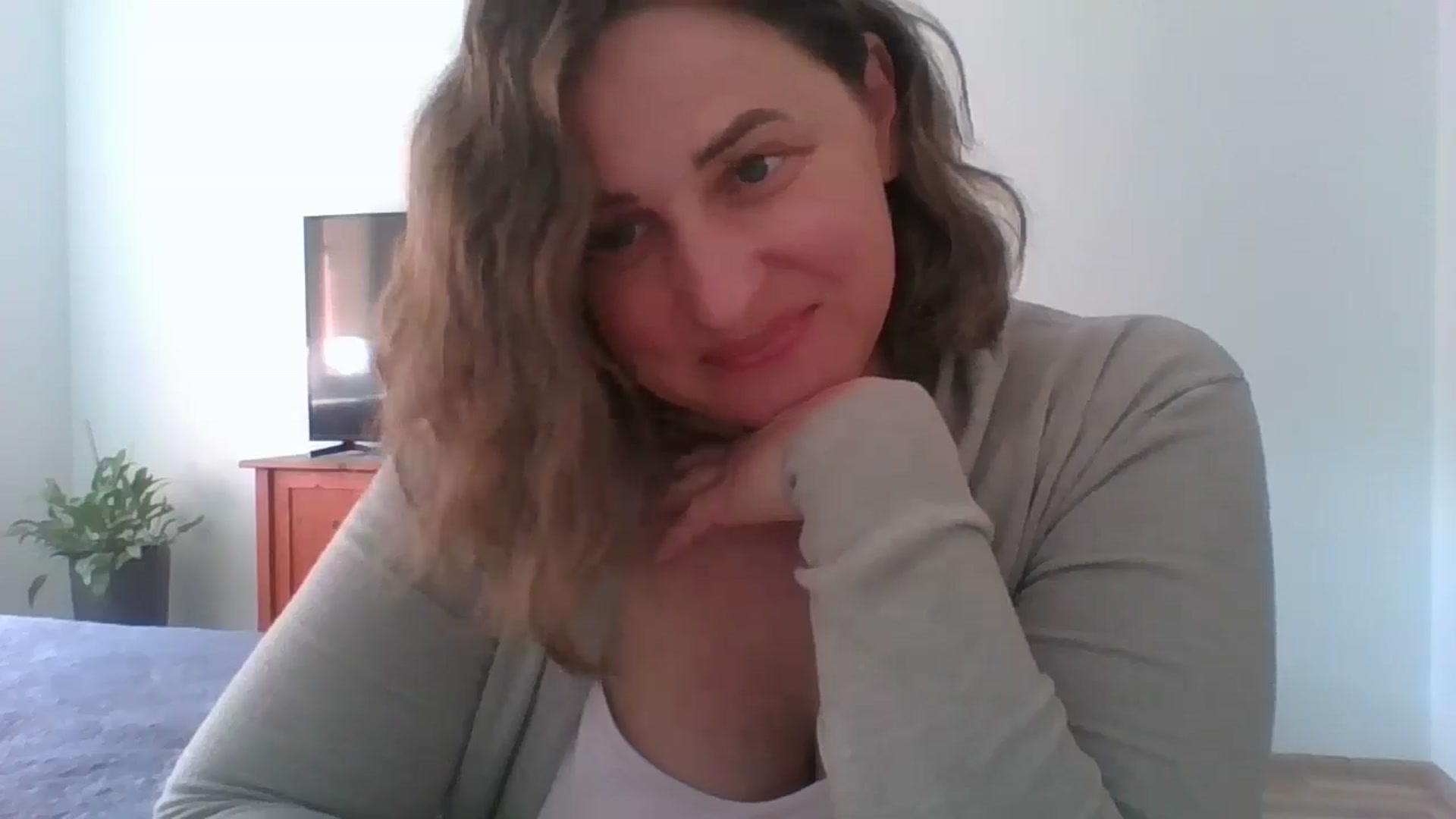 Gallery image thumbnail from Krissy_Lace's myfreecams stream on, 04/25/2026, 13:40 image 19 of 20