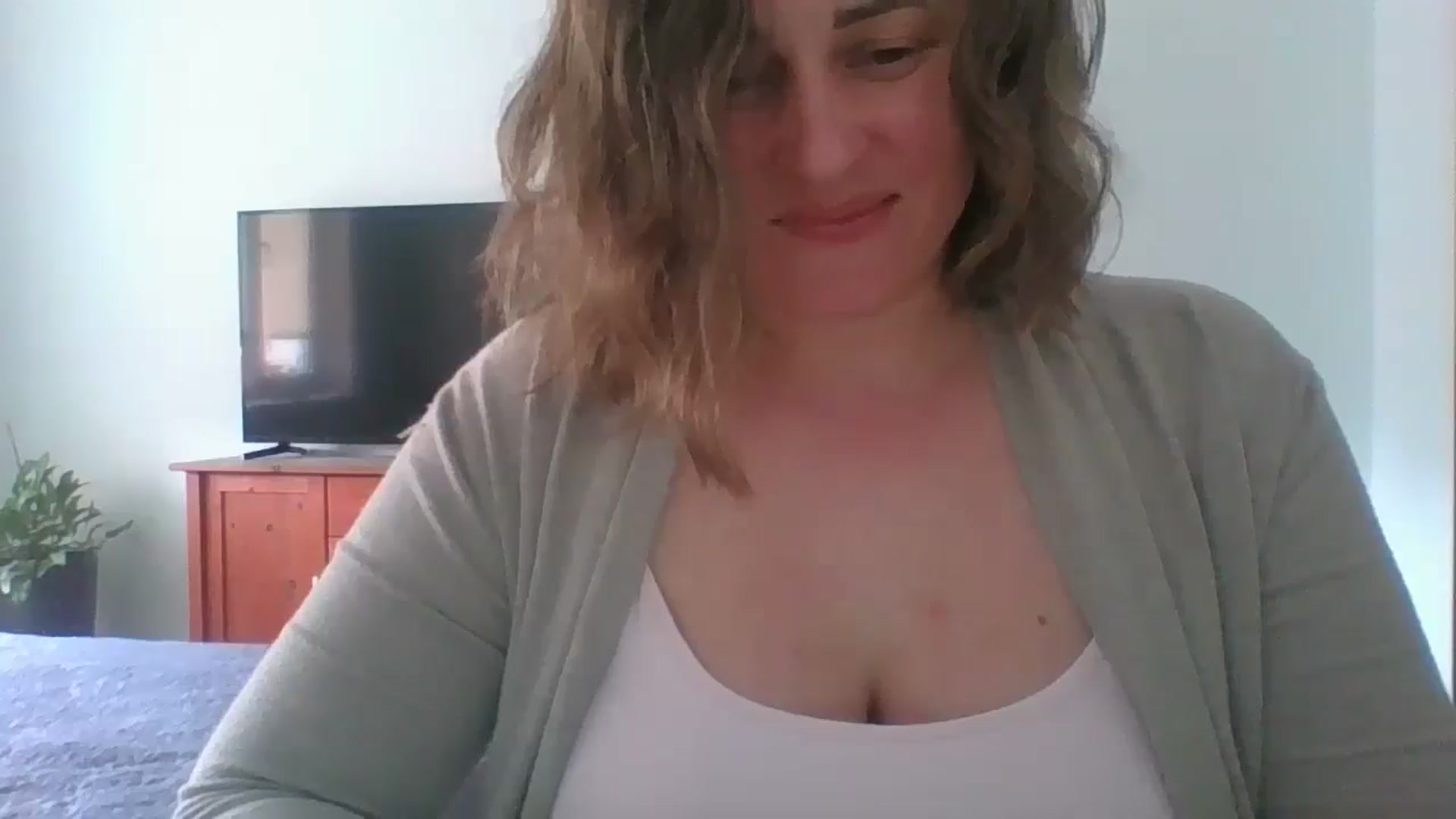 Gallery image thumbnail from Krissy_Lace's myfreecams stream on, 04/25/2026, 13:40 image 4 of 20