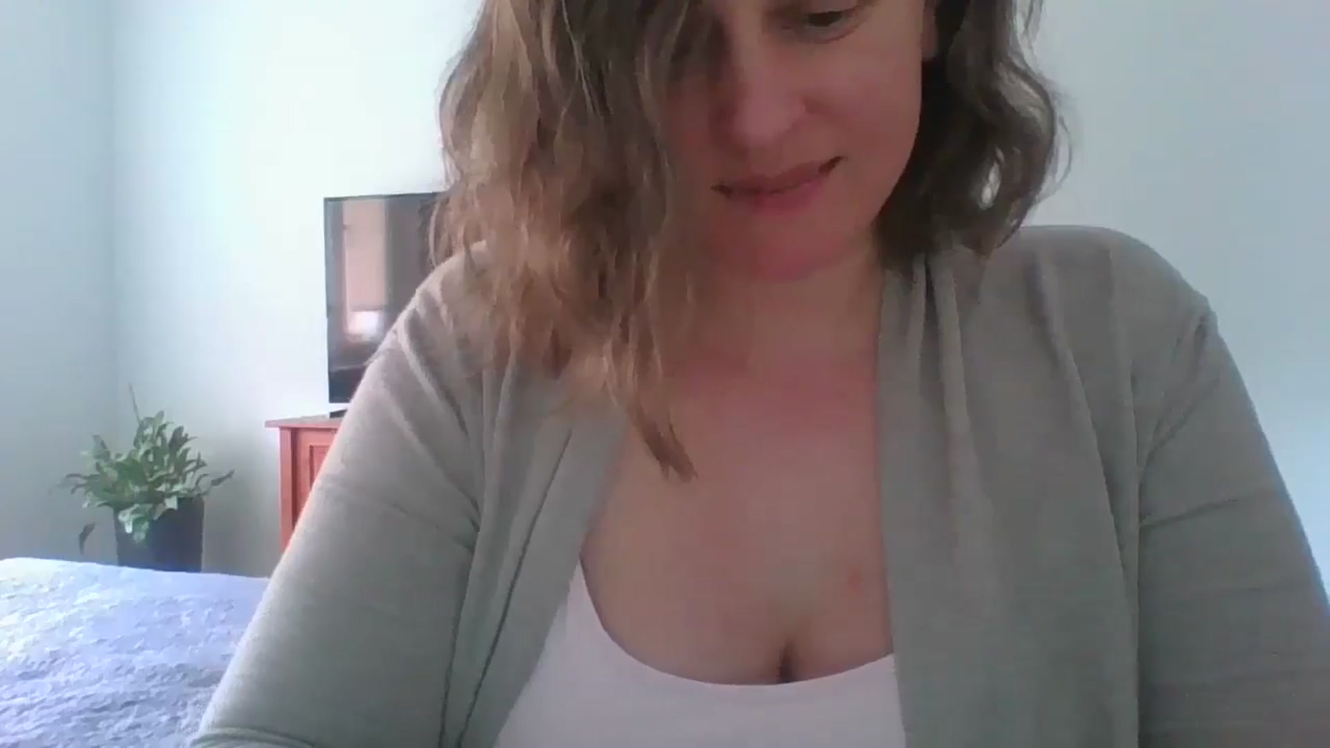 Gallery image thumbnail from Krissy_Lace's myfreecams stream on, 04/25/2026, 13:40 image 10 of 20