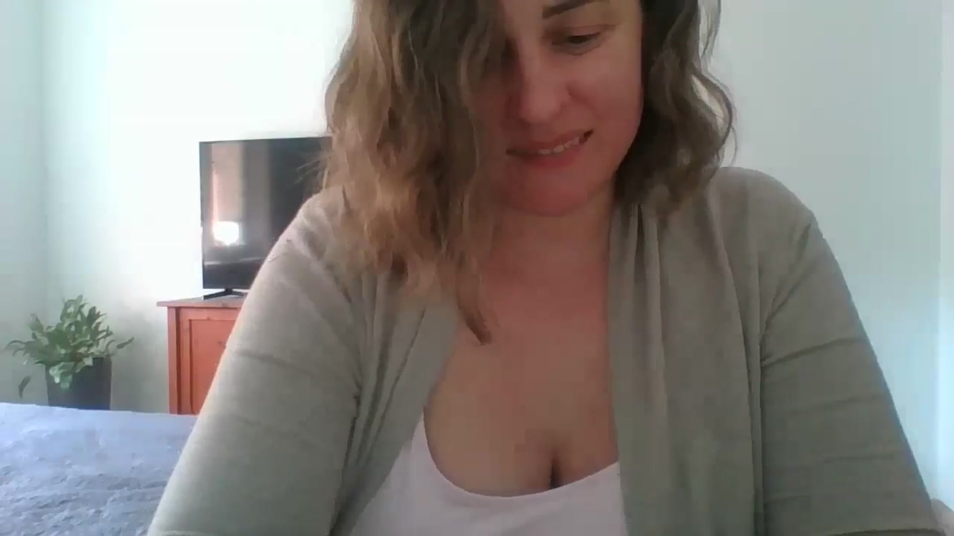 Gallery image thumbnail from Krissy_Lace's myfreecams stream on, 04/25/2026, 13:40 image 13 of 20