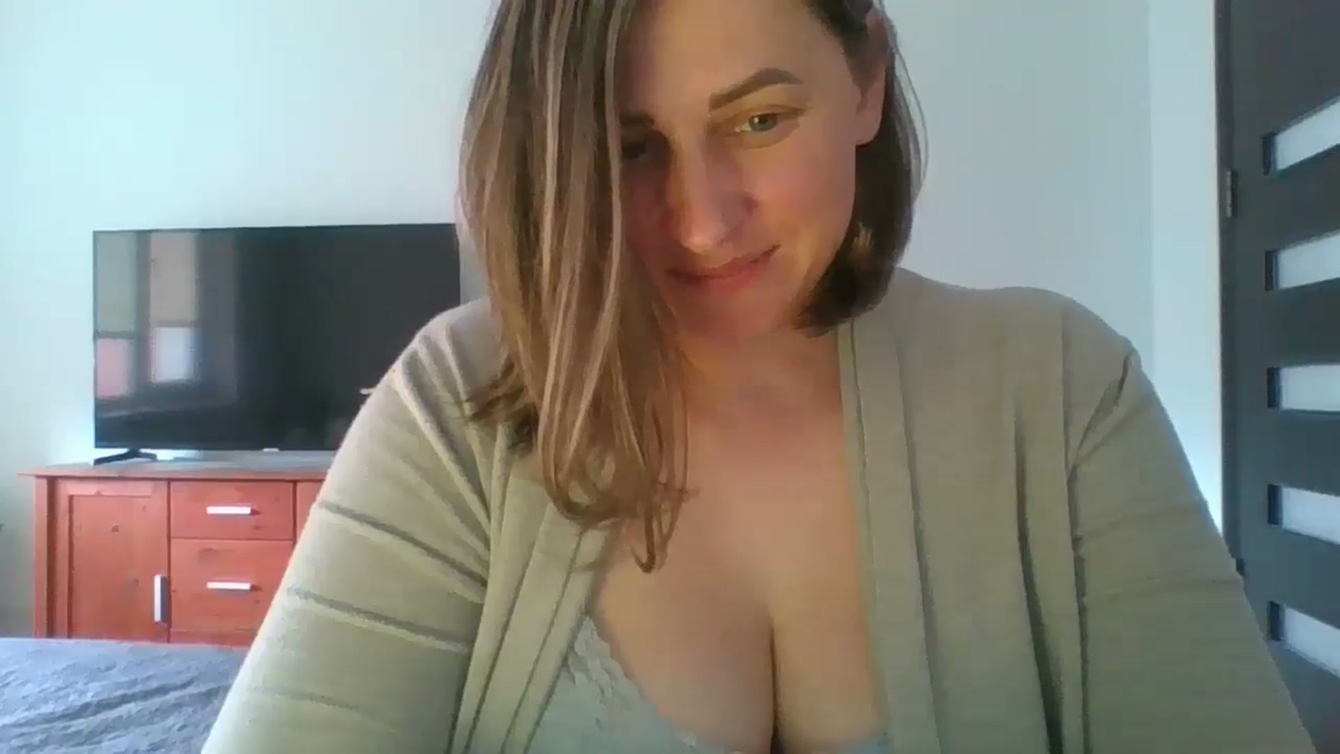 Gallery image thumbnail from Krissy_Lace's myfreecams stream on, 04/29/2026, 11:57 image 7 of 20