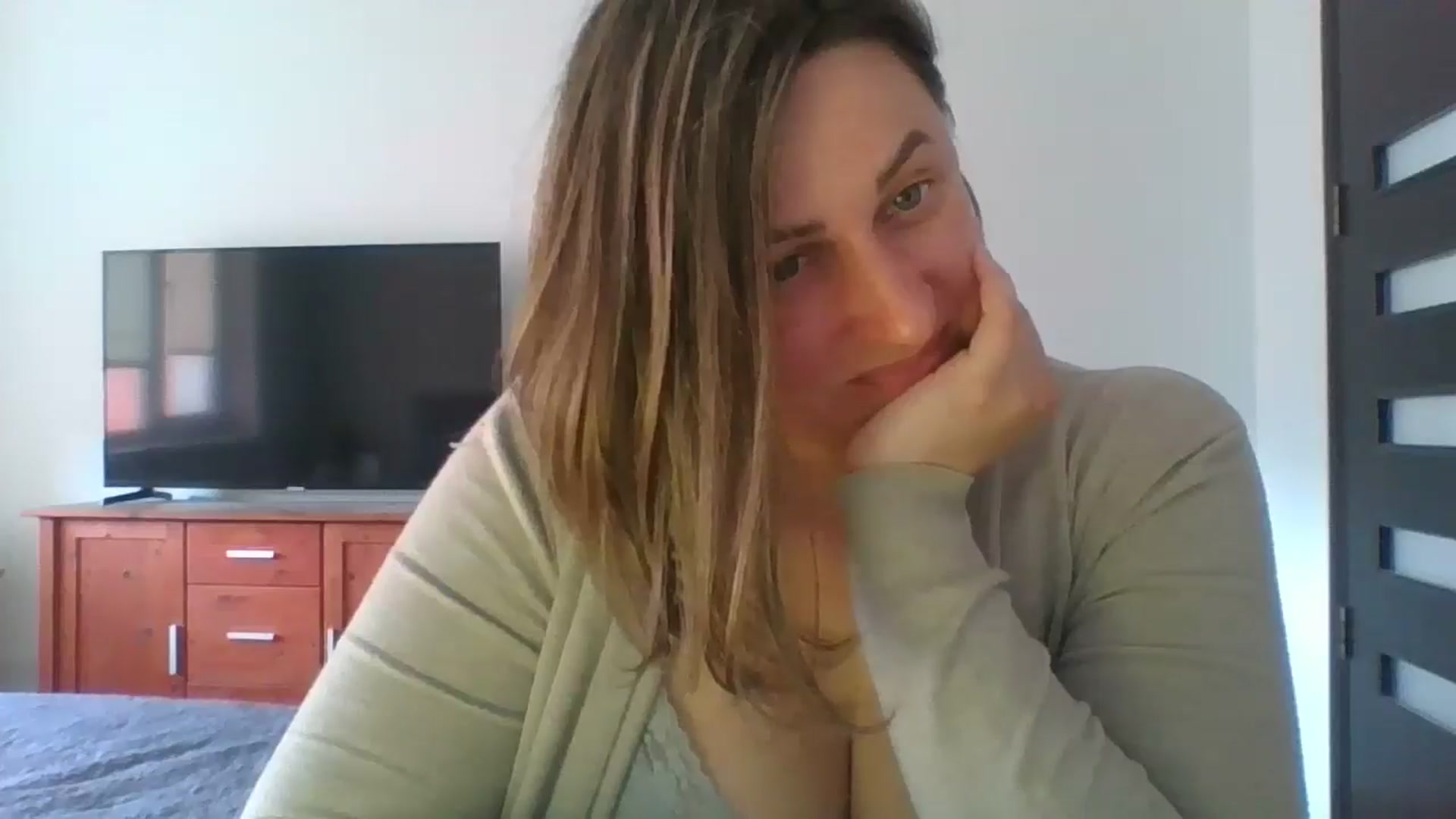 Gallery image thumbnail from Krissy_Lace's myfreecams stream on, 04/29/2026, 11:57 image 16 of 20
