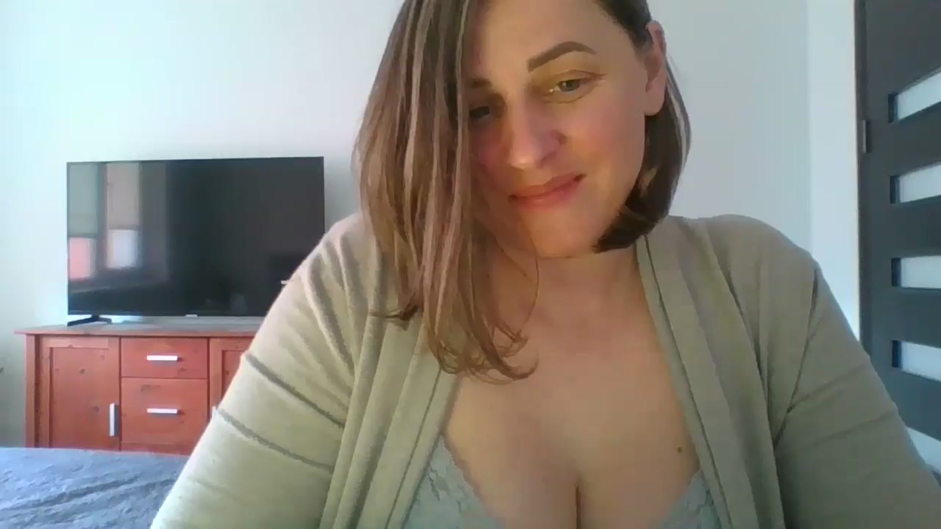 Gallery image thumbnail from Krissy_Lace's myfreecams stream on, 04/29/2026, 11:57 image 17 of 20