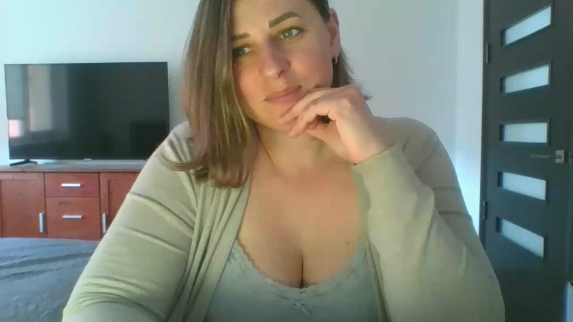Gallery image thumbnail from Krissy_Lace's myfreecams stream on, 05/04/2026, 12:31 image 16 of 20