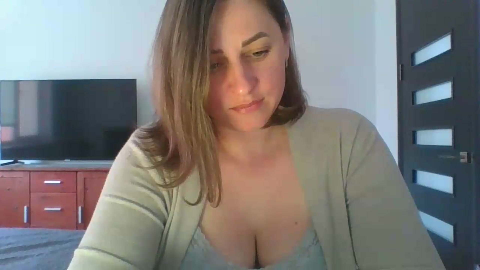 Gallery image thumbnail from Krissy_Lace's myfreecams stream on, 05/04/2026, 12:31 image 2 of 20