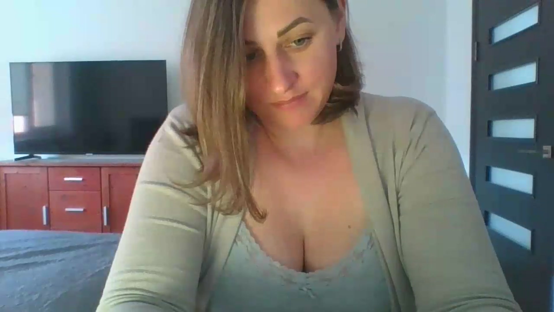 Gallery image thumbnail from Krissy_Lace's myfreecams stream on, 05/04/2026, 12:31 image 19 of 20