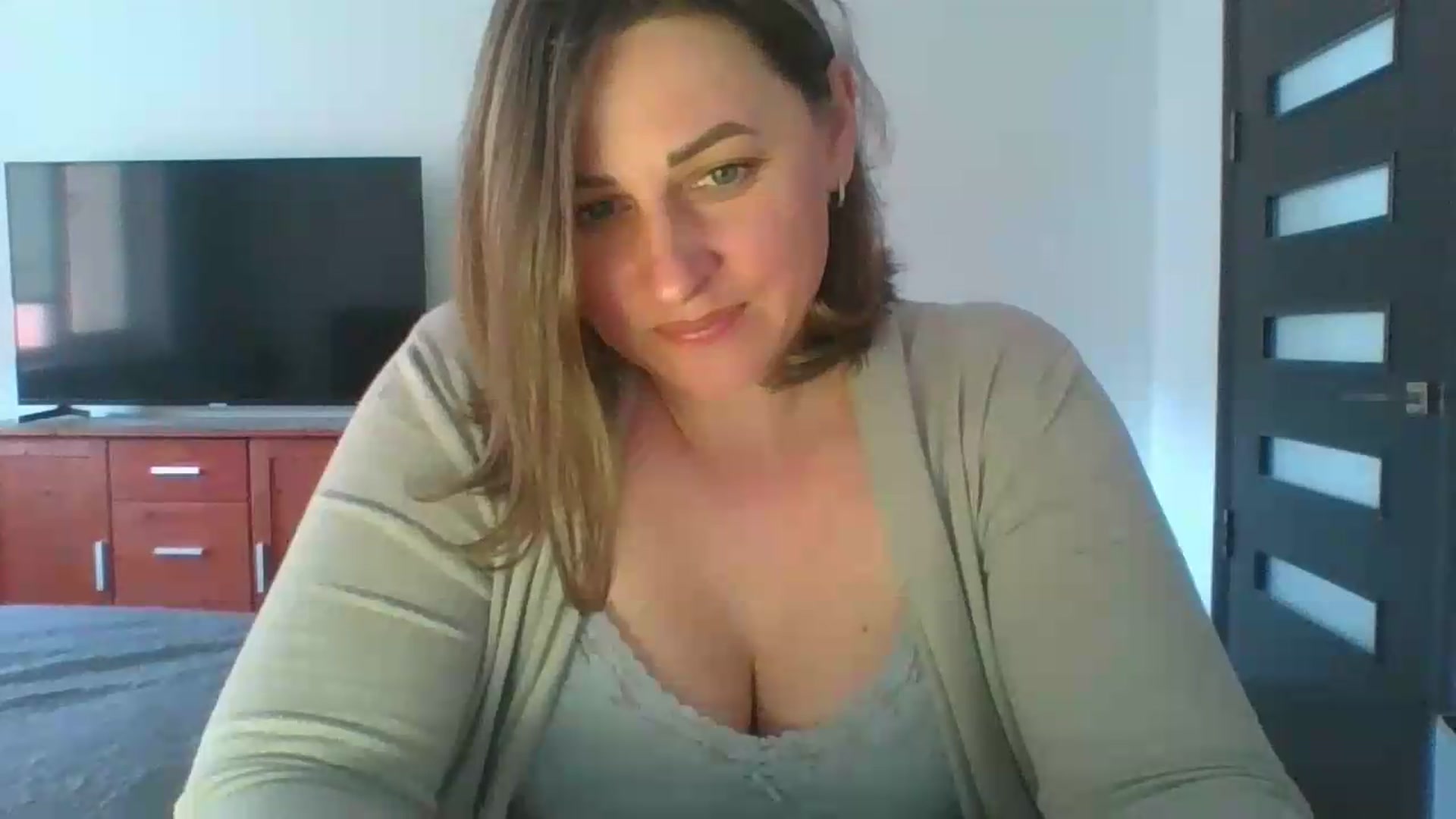 Gallery image thumbnail from Krissy_Lace's myfreecams stream on, 05/04/2026, 12:31 image 14 of 20