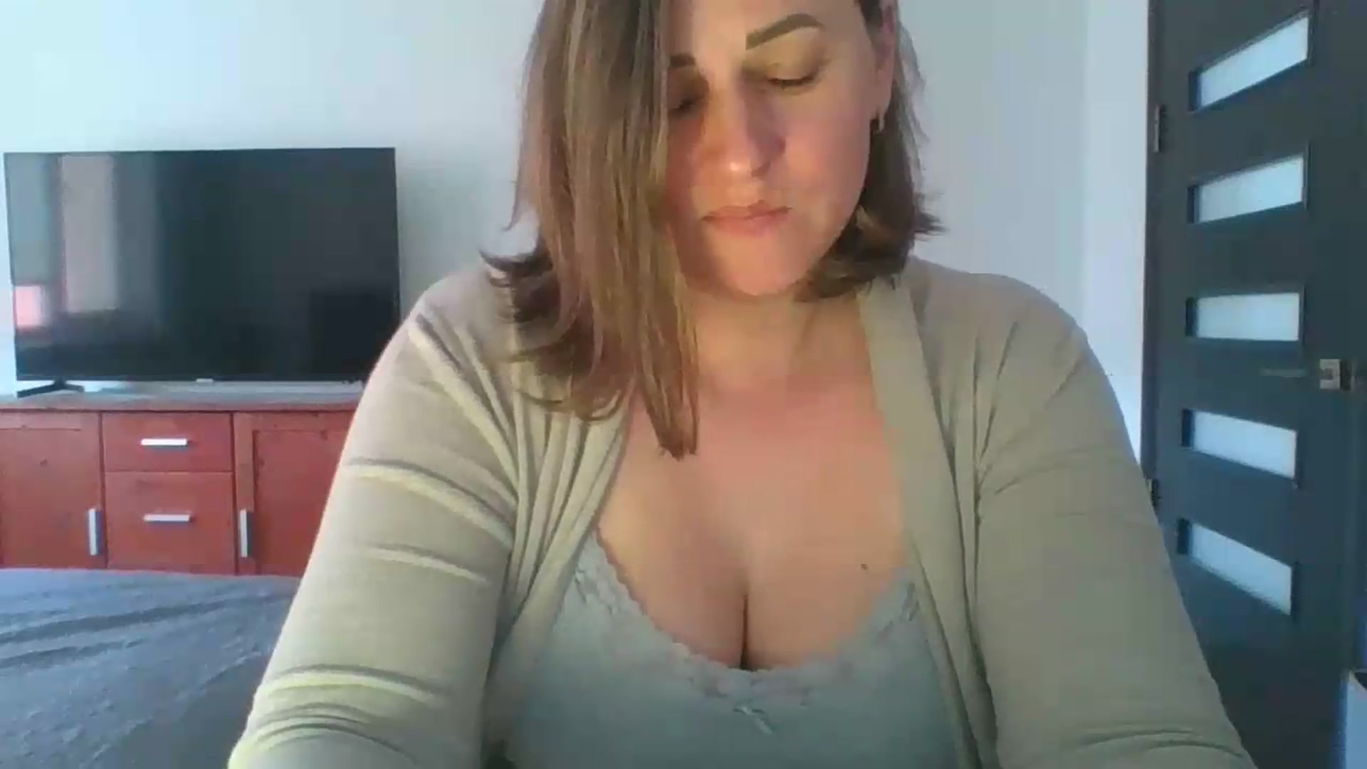 Gallery image thumbnail from Krissy_Lace's myfreecams stream on, 05/04/2026, 12:31 image 13 of 20