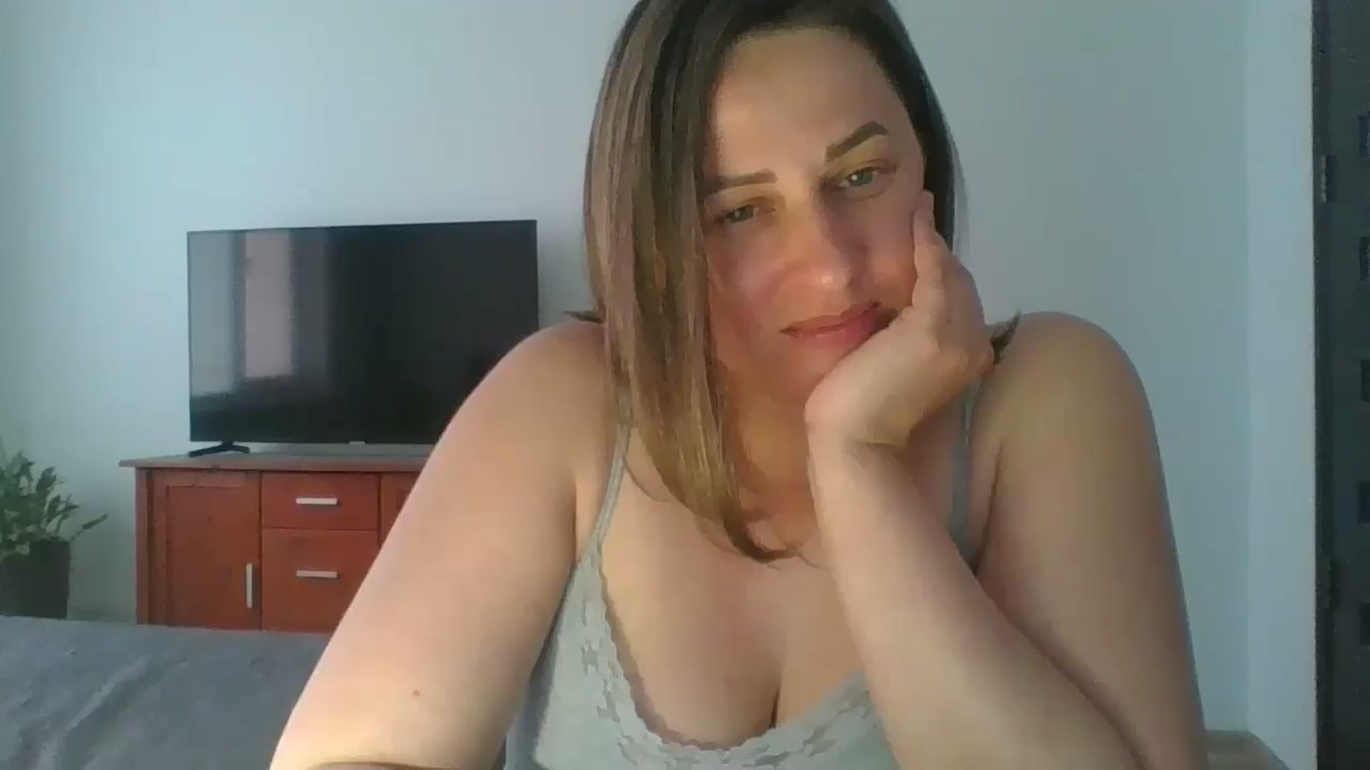 Gallery image thumbnail from Krissy_Lace's myfreecams stream on, 05/07/2026, 11:37 image 10 of 20