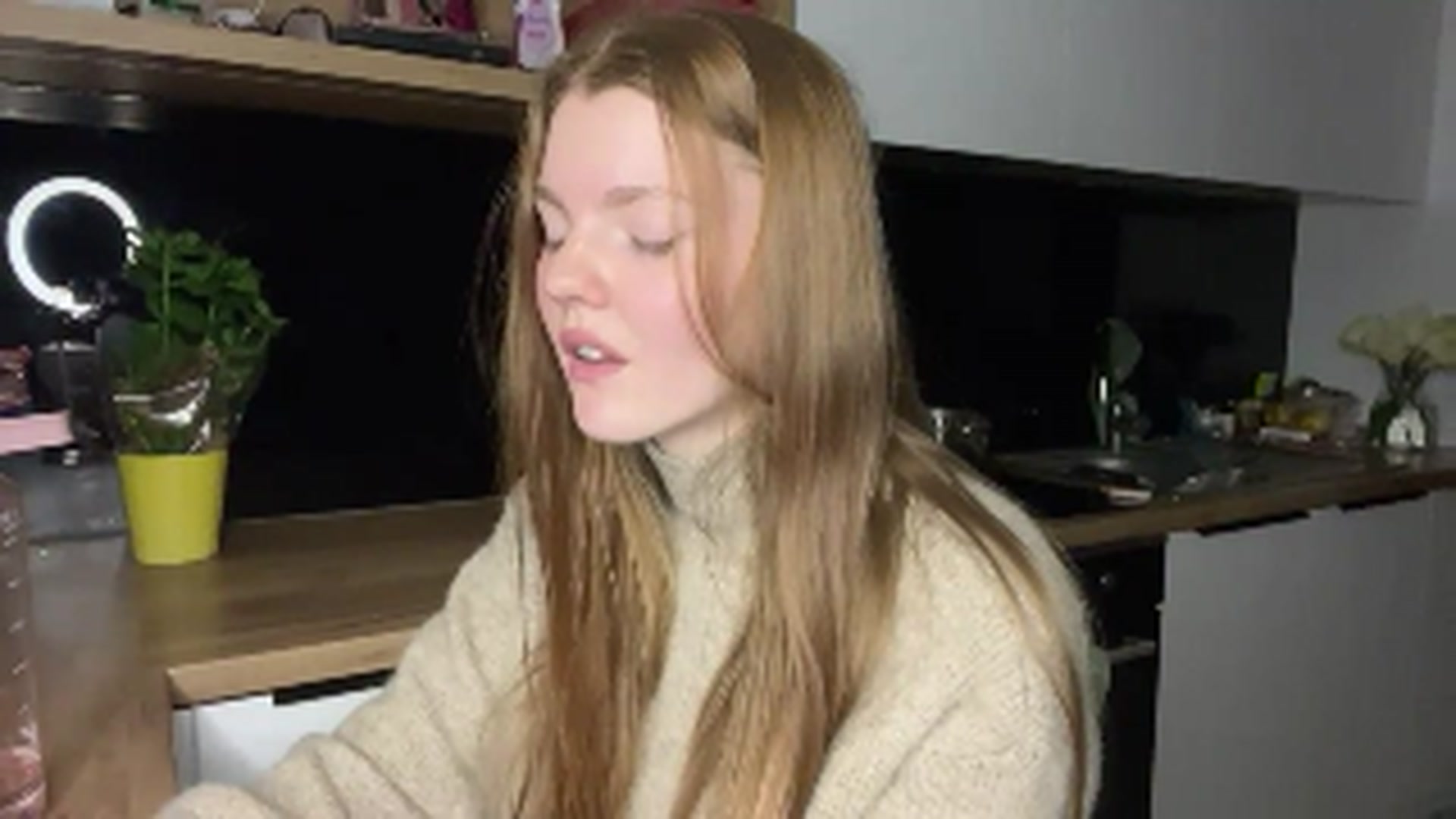 Gallery image thumbnail from KristalWynn's myfreecams stream on, 09/29/2024, 21:56 image 3 of 20
