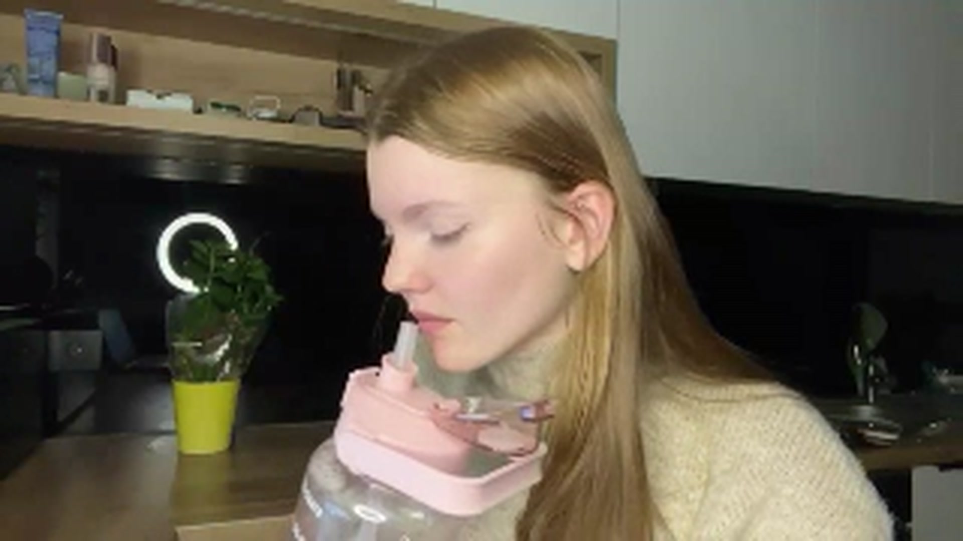 Gallery image thumbnail from KristalWynn's myfreecams stream on, 09/29/2024, 22:36 image 10 of 20