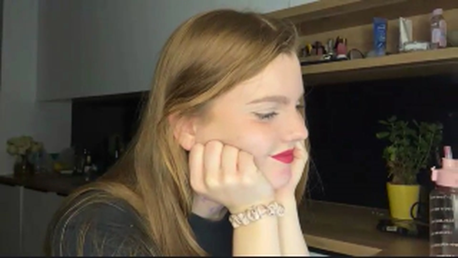 Gallery image thumbnail from KristalWynn's myfreecams stream on, 10/13/2024, 23:03 image 13 of 20