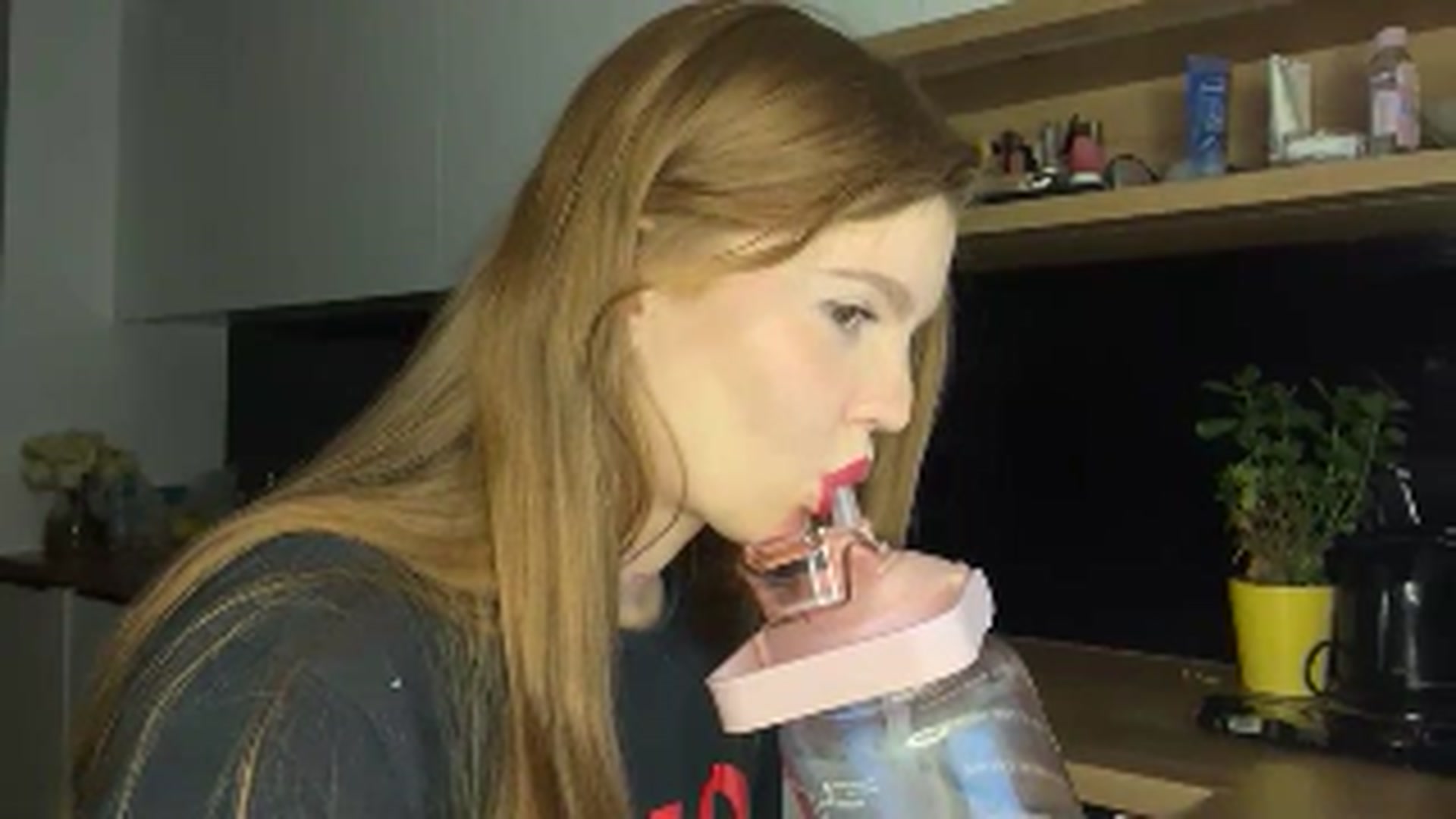 Gallery image thumbnail from KristalWynn's myfreecams stream on, 10/13/2024, 23:03 image 16 of 20