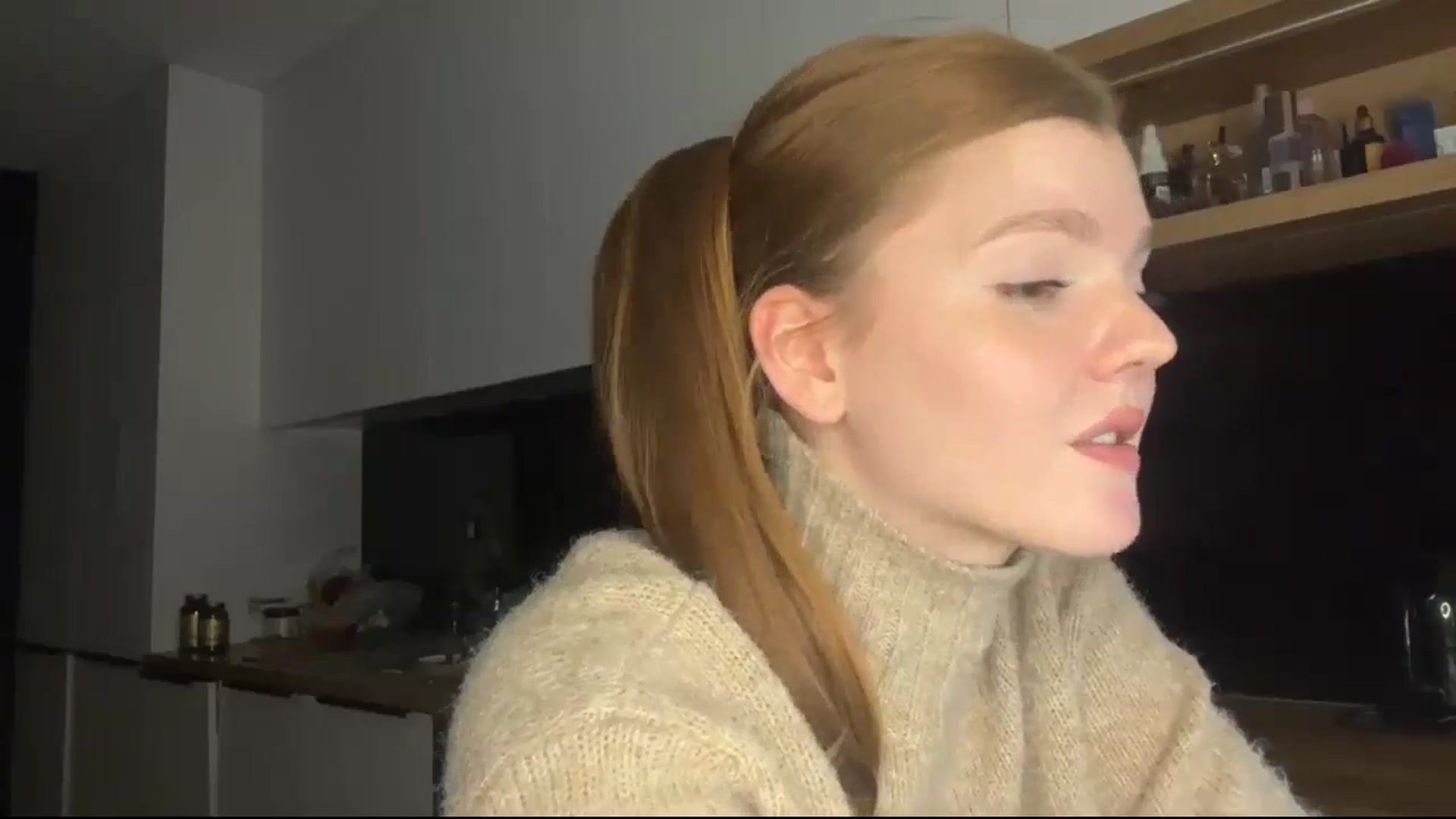 Gallery image thumbnail from KristalWynn's myfreecams stream on, 12/19/2024, 15:47 image 11 of 20