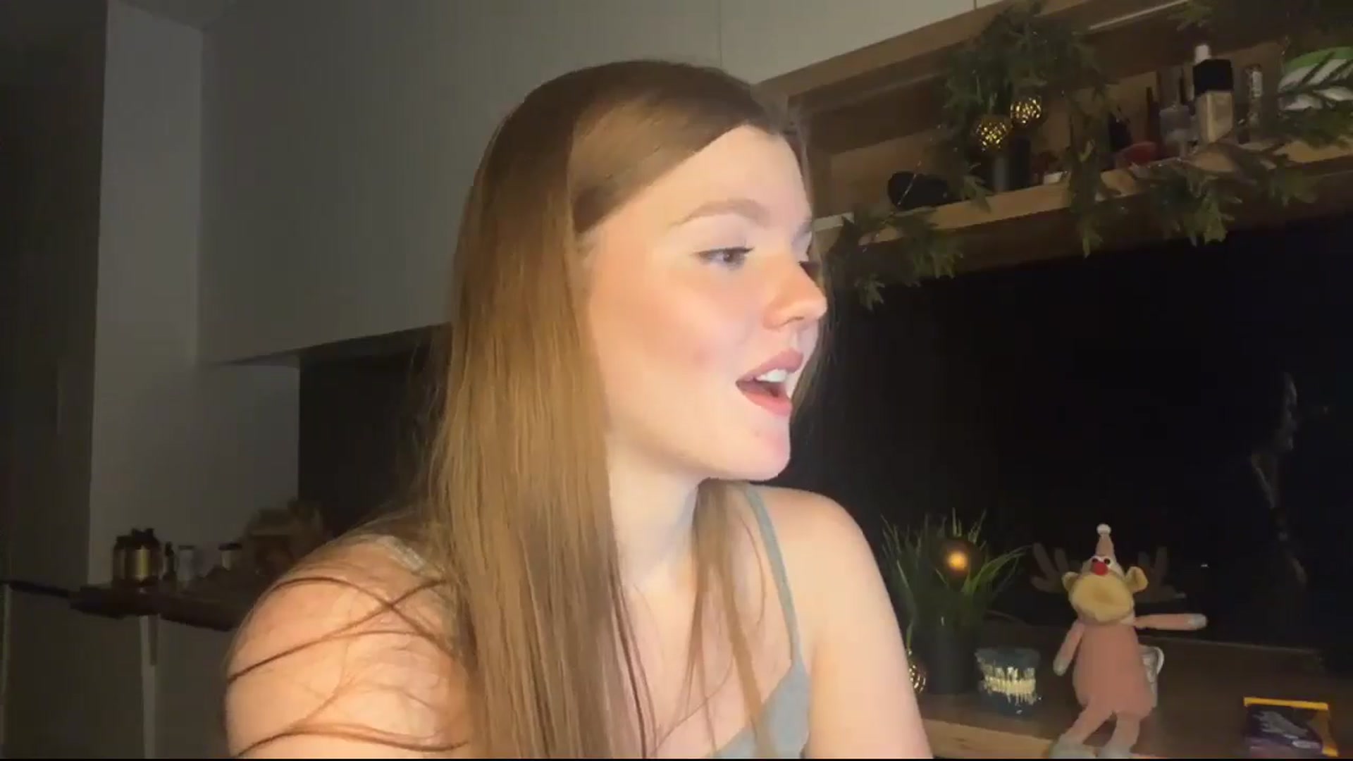 Gallery image thumbnail from KristalWynn's myfreecams stream on, 12/24/2024, 22:26 image 17 of 20