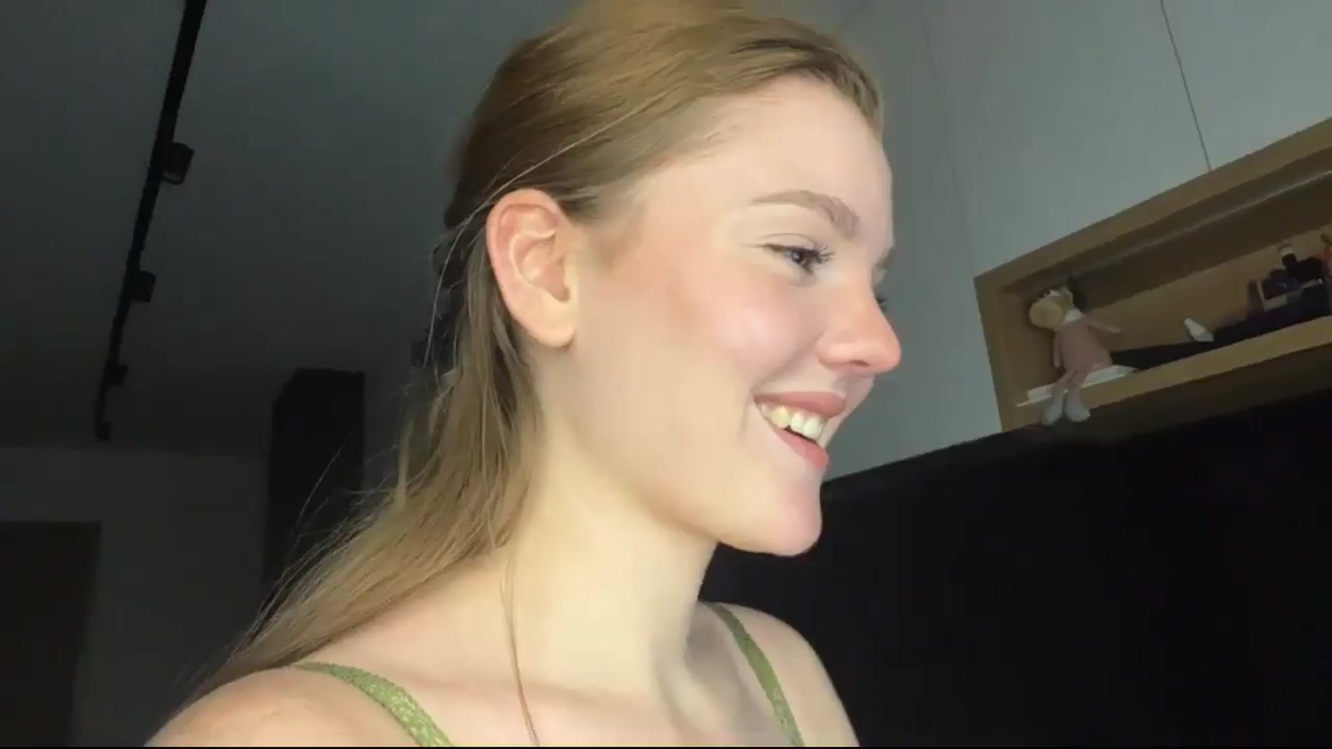 Gallery image thumbnail from KristalWynn's myfreecams stream on, 01/18/2025, 19:39 image 15 of 20