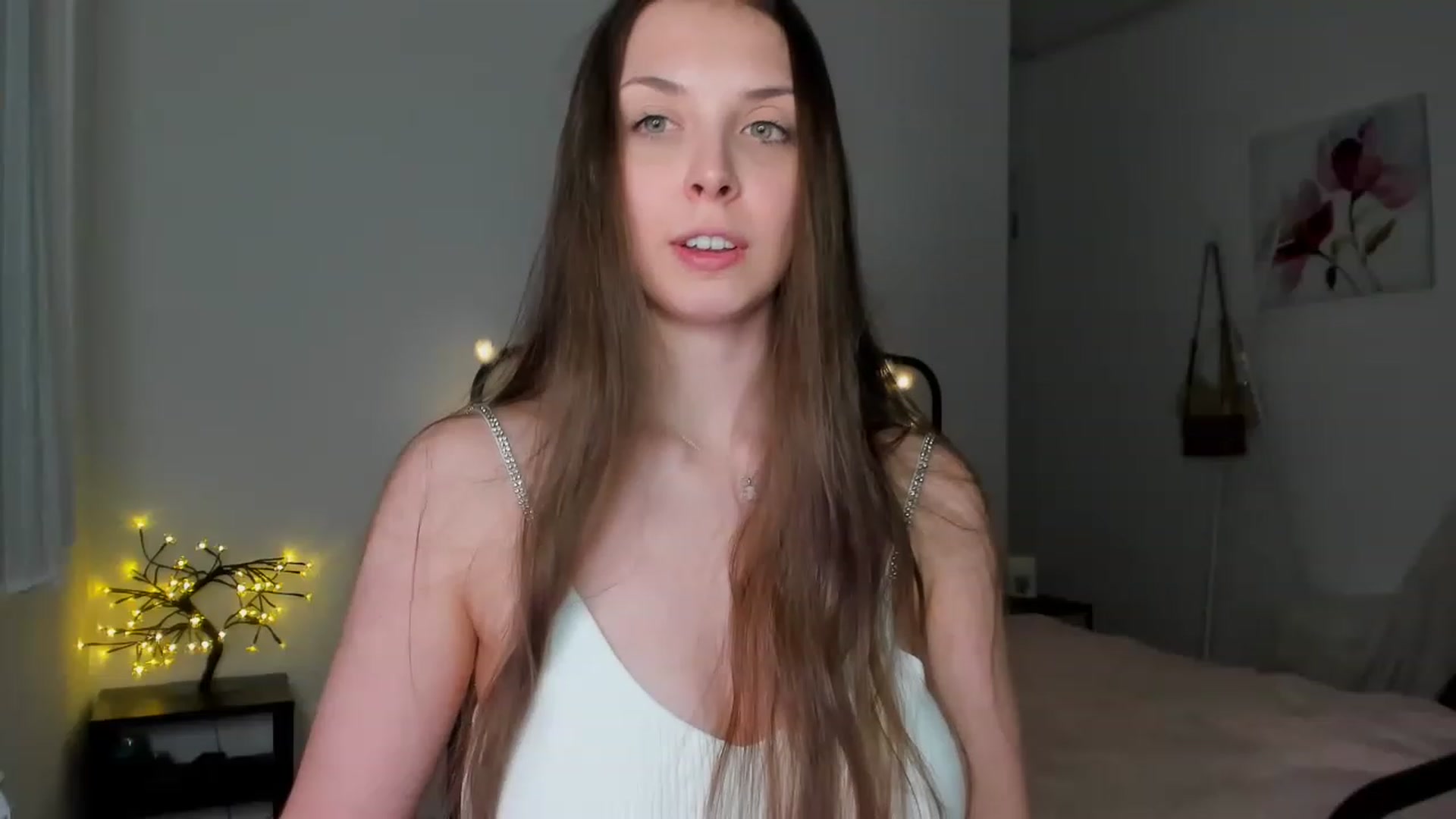 Gallery image thumbnail from Kristallmii's myfreecams stream on, 12/20/2022, 21:20 image 14 of 20