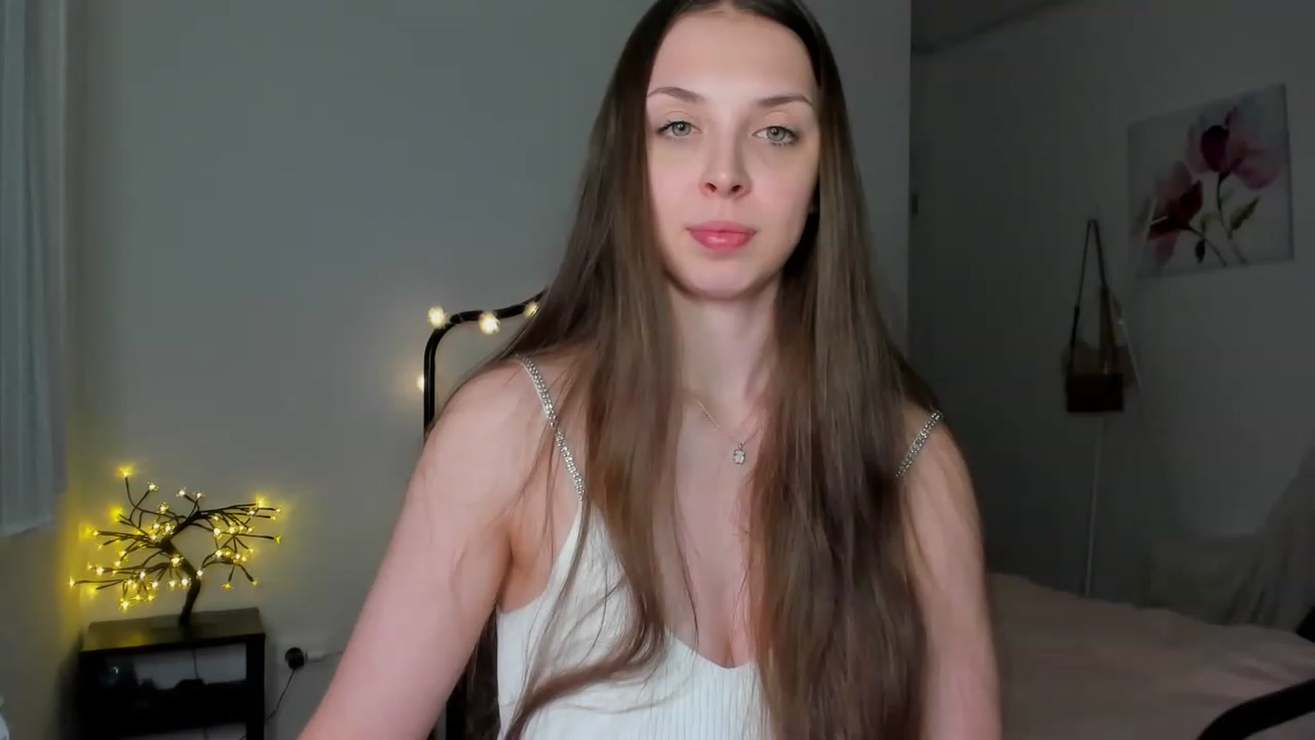 Gallery image thumbnail from Kristallmii's myfreecams stream on, 12/20/2022, 21:20 image 18 of 20