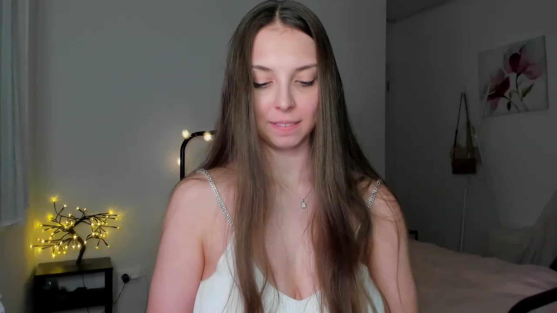 Gallery image thumbnail from Kristallmii's myfreecams stream on, 12/20/2022, 21:20 image 15 of 20