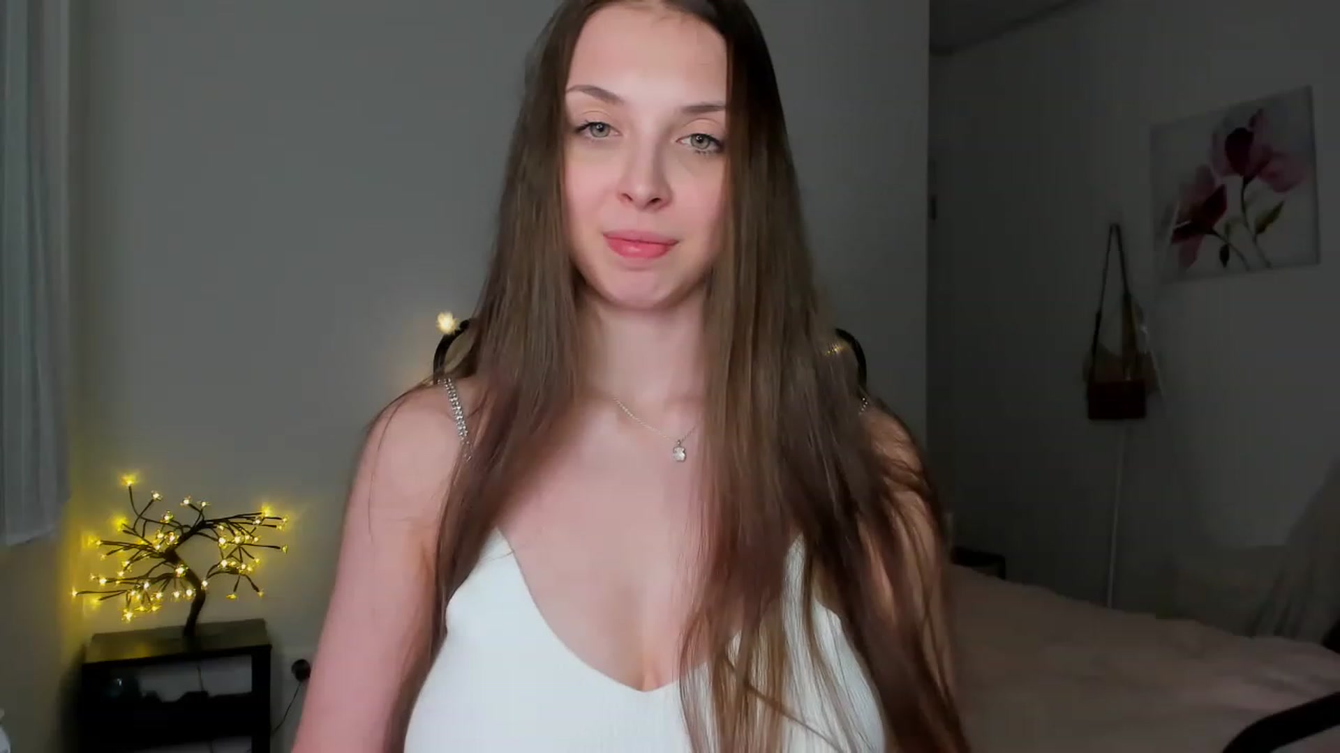 Gallery image thumbnail from Kristallmii's myfreecams stream on, 12/20/2022, 21:20 image 13 of 20