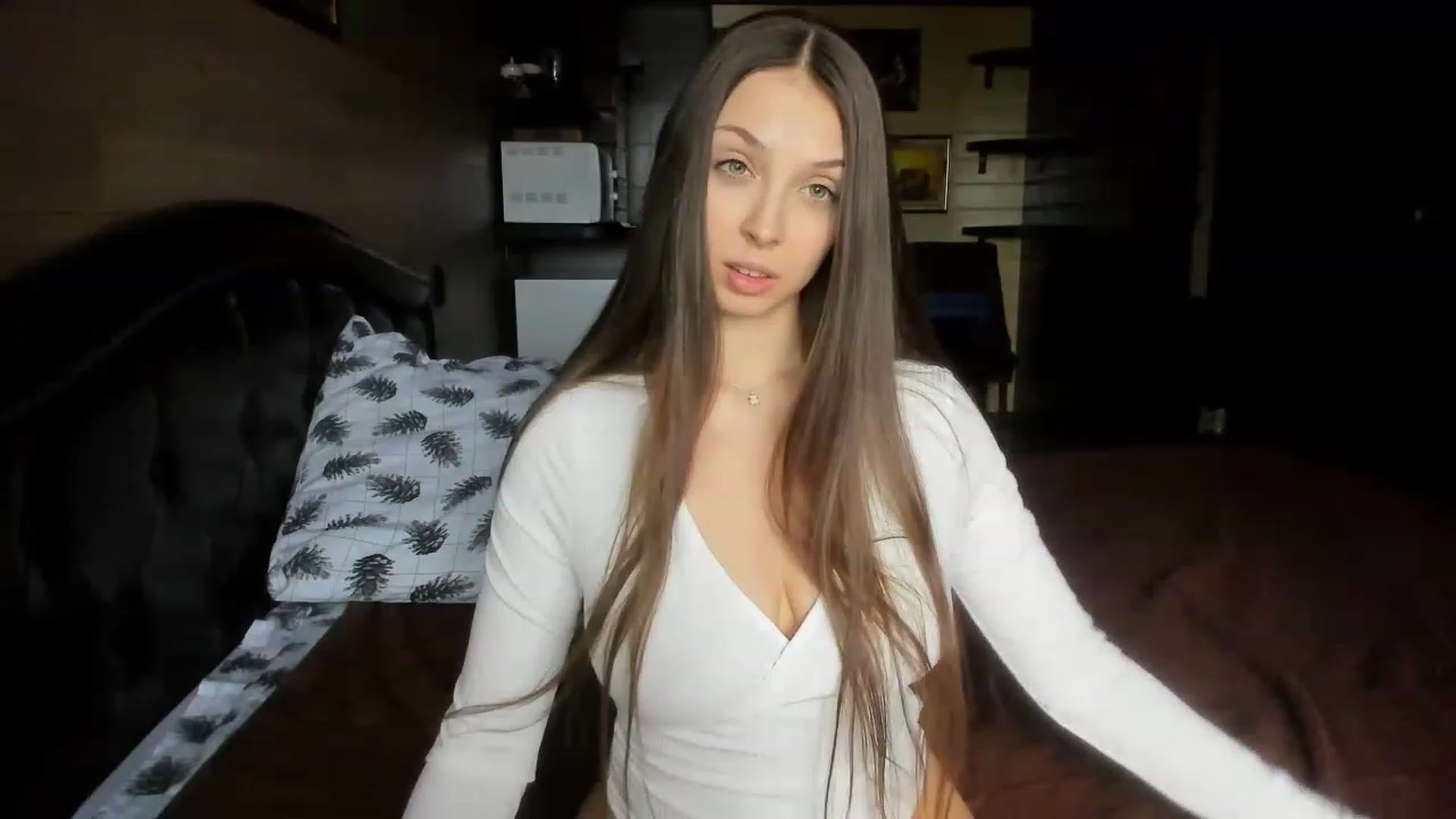 Gallery image thumbnail from Kristallmii's myfreecams stream on, 02/28/2023, 12:38 image 17 of 20