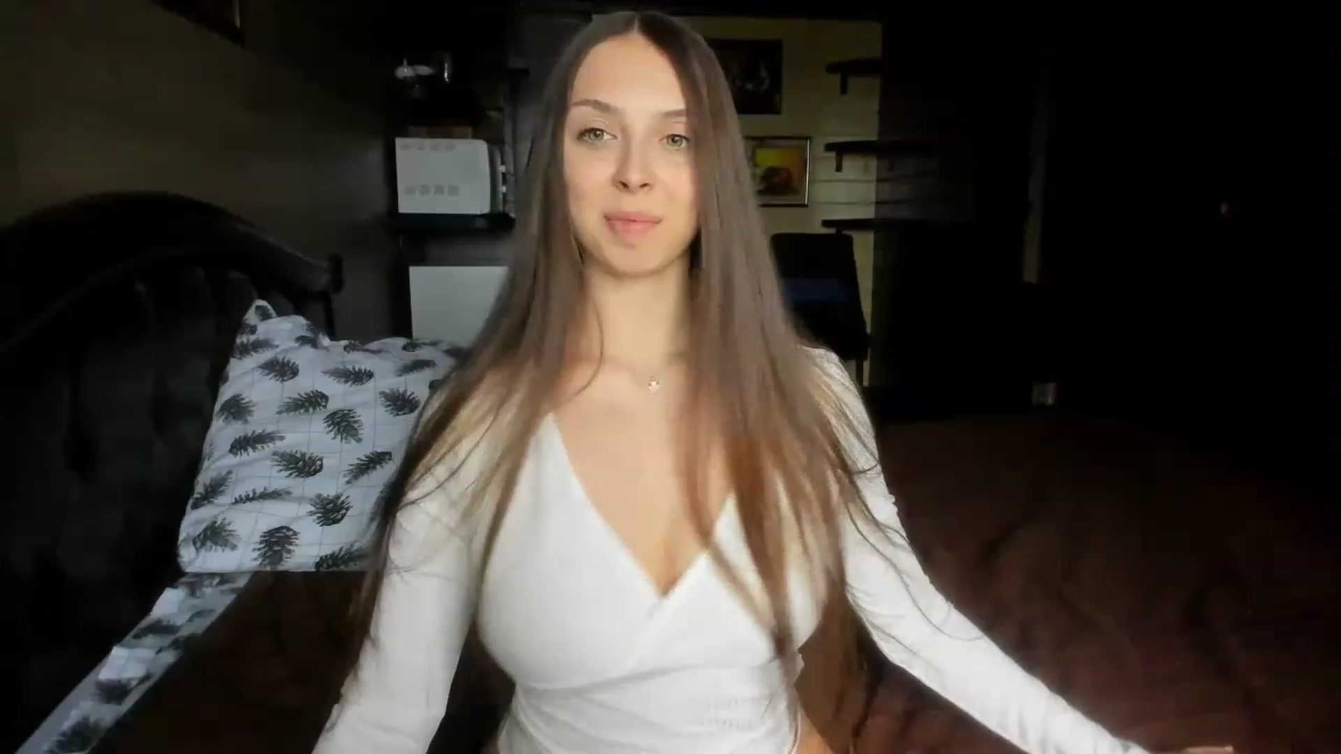 Gallery image thumbnail from Kristallmii's myfreecams stream on, 02/28/2023, 12:38 image 10 of 20