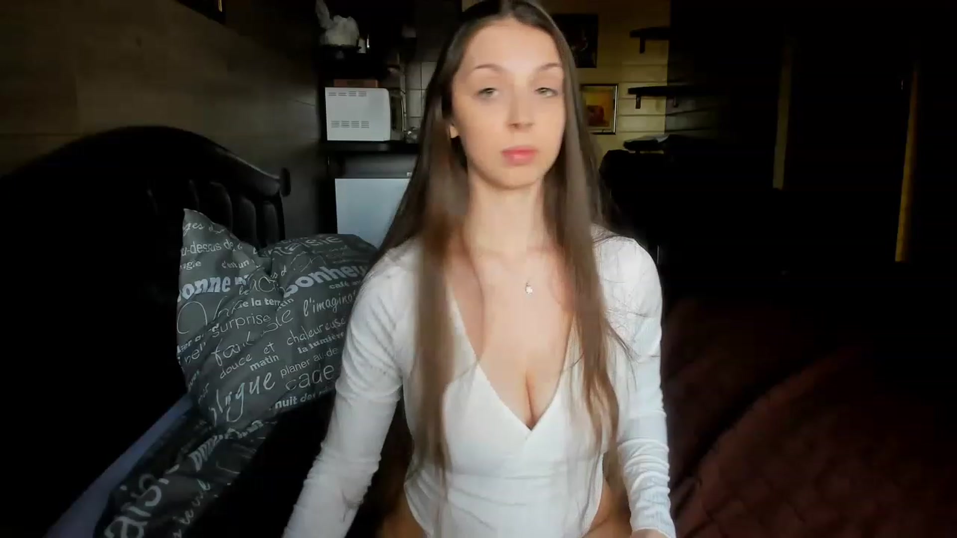 Gallery image thumbnail from Kristallmii's myfreecams stream on, 03/17/2023, 11:55 image 13 of 20