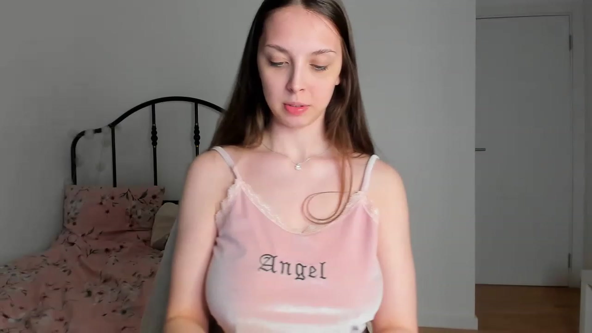 Gallery image thumbnail from Kristallmii's myfreecams stream on, 04/06/2023, 18:33 image 6 of 20