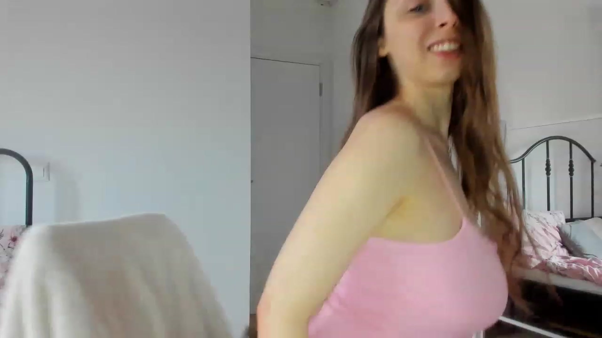 Gallery image thumbnail from Kristallmii's myfreecams stream on, 04/07/2023, 16:58 image 4 of 20