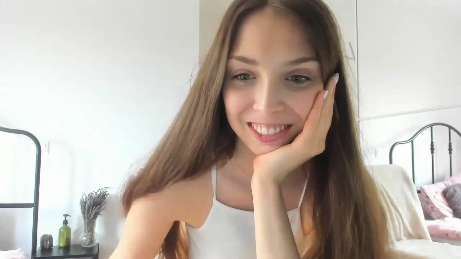 Gallery image thumbnail from Kristallmii's myfreecams stream on, 05/14/2023, 14:15 image 12 of 20