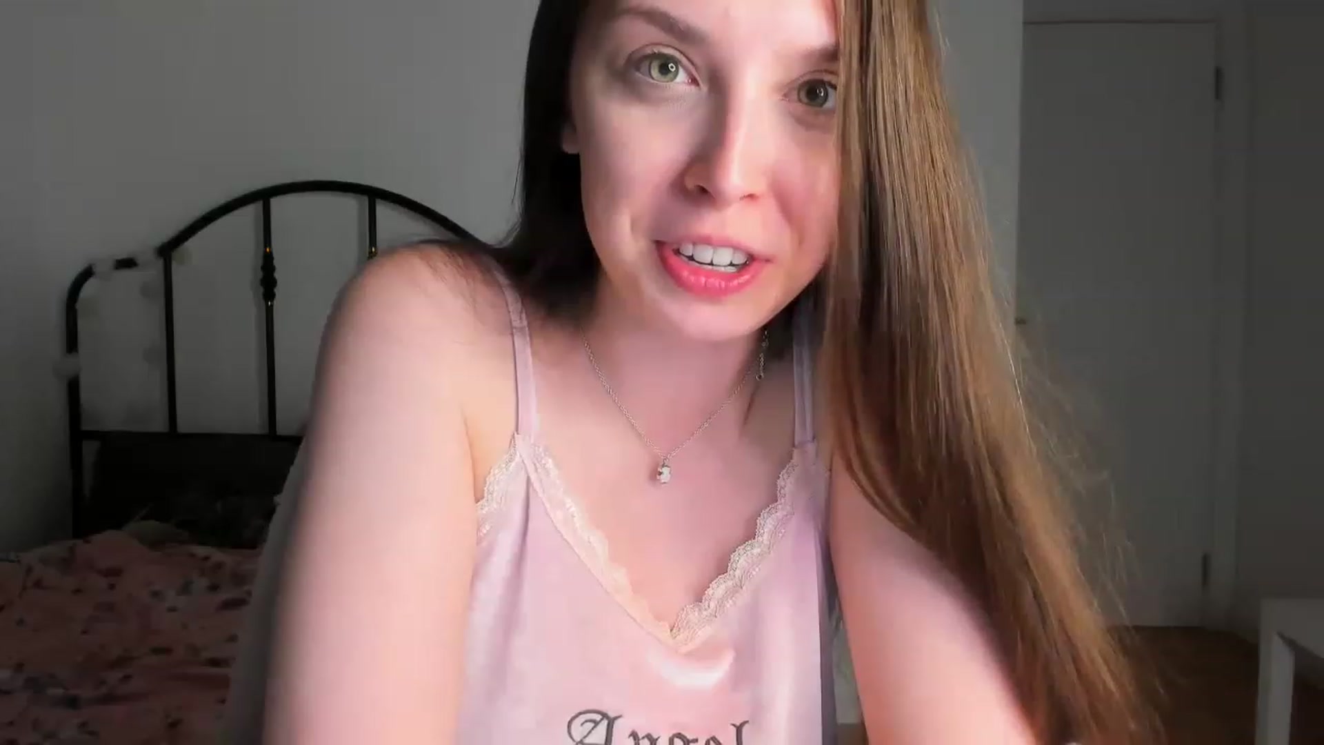 Gallery image thumbnail from Kristallmii's myfreecams stream on, 05/16/2023, 21:12 image 19 of 20