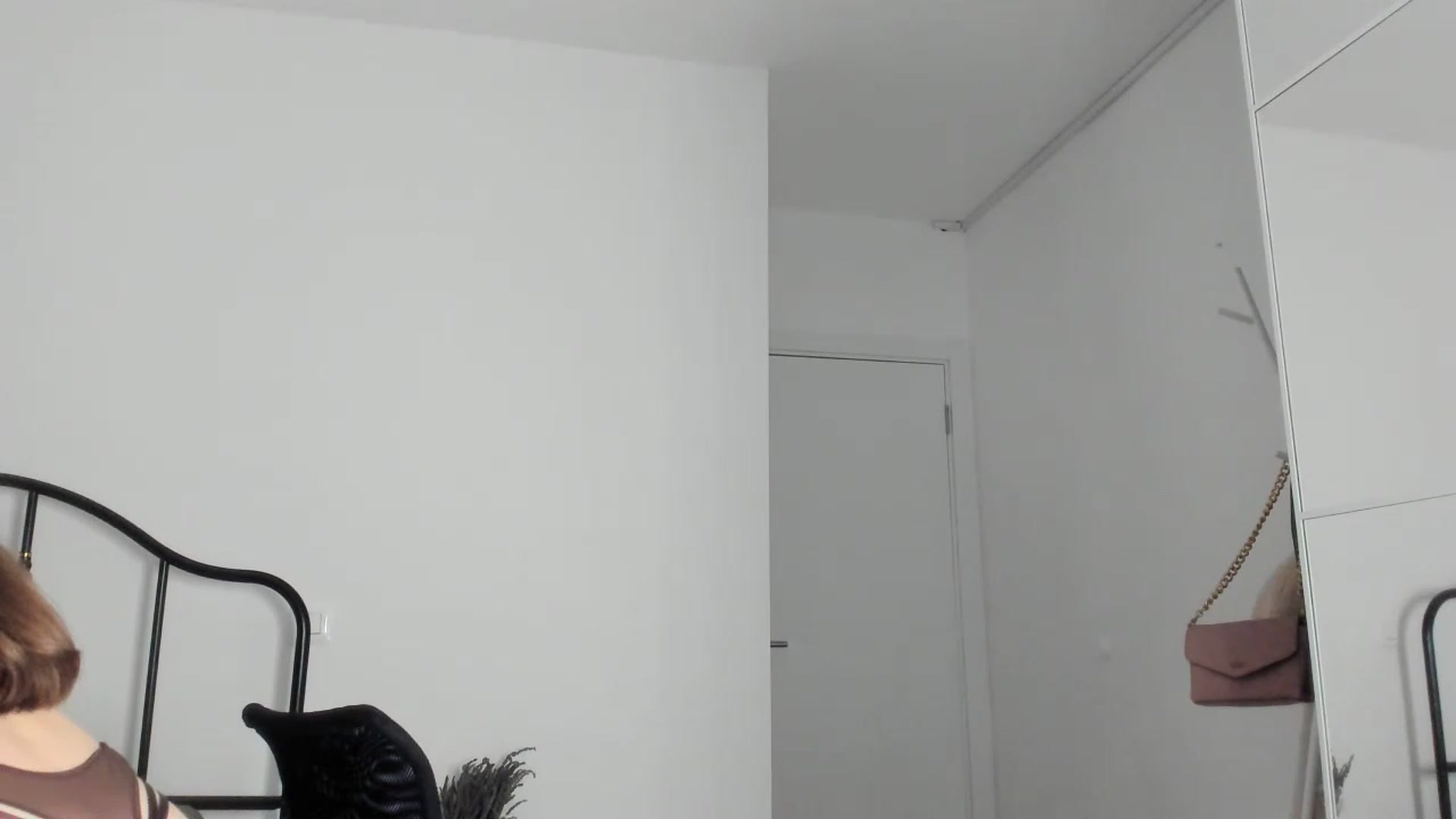 Gallery image thumbnail from Kristallmii's myfreecams stream on, 05/23/2023, 19:41 image 12 of 20