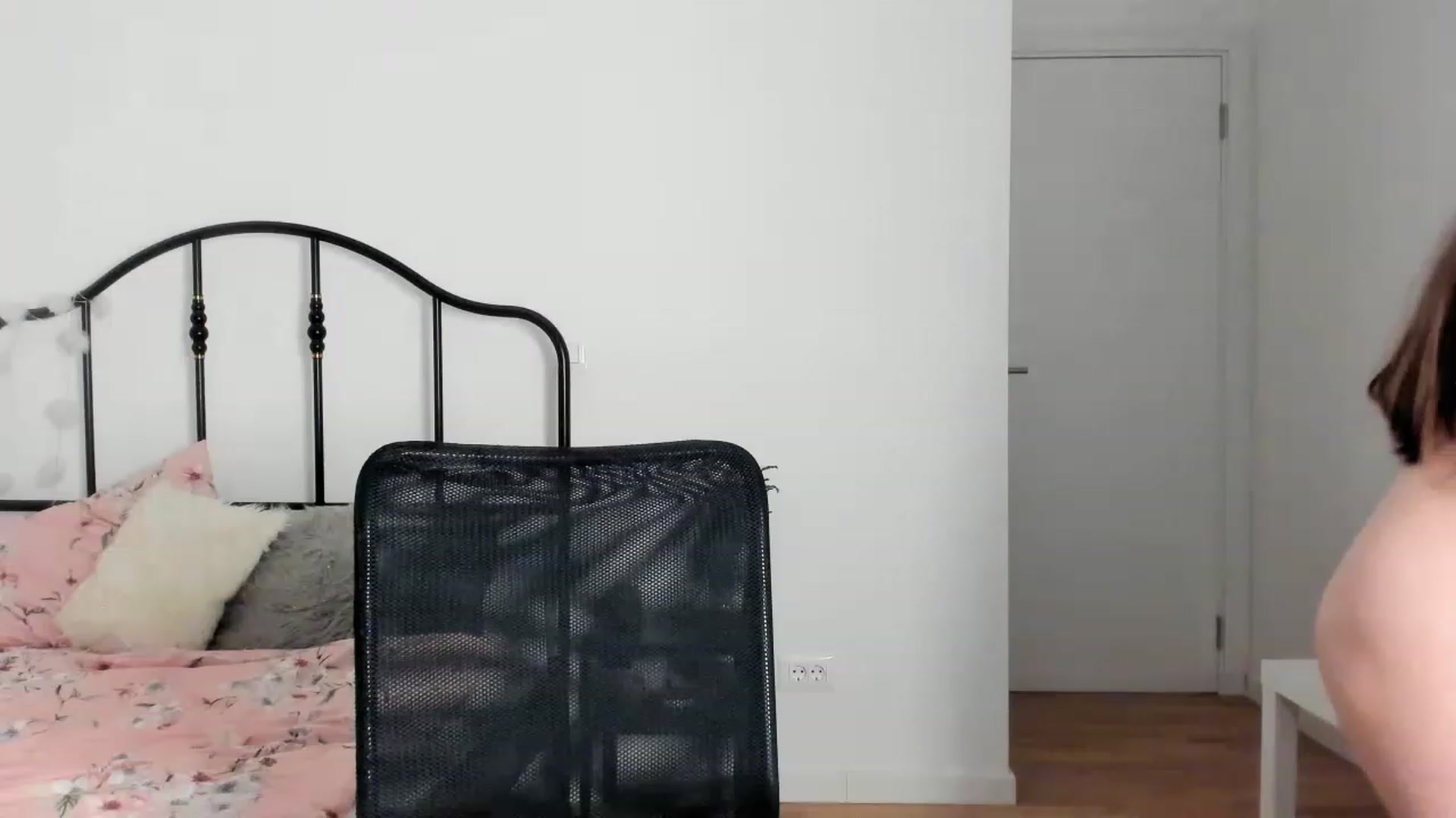Gallery image thumbnail from Kristallmii's myfreecams stream on, 05/23/2023, 19:41 image 20 of 20