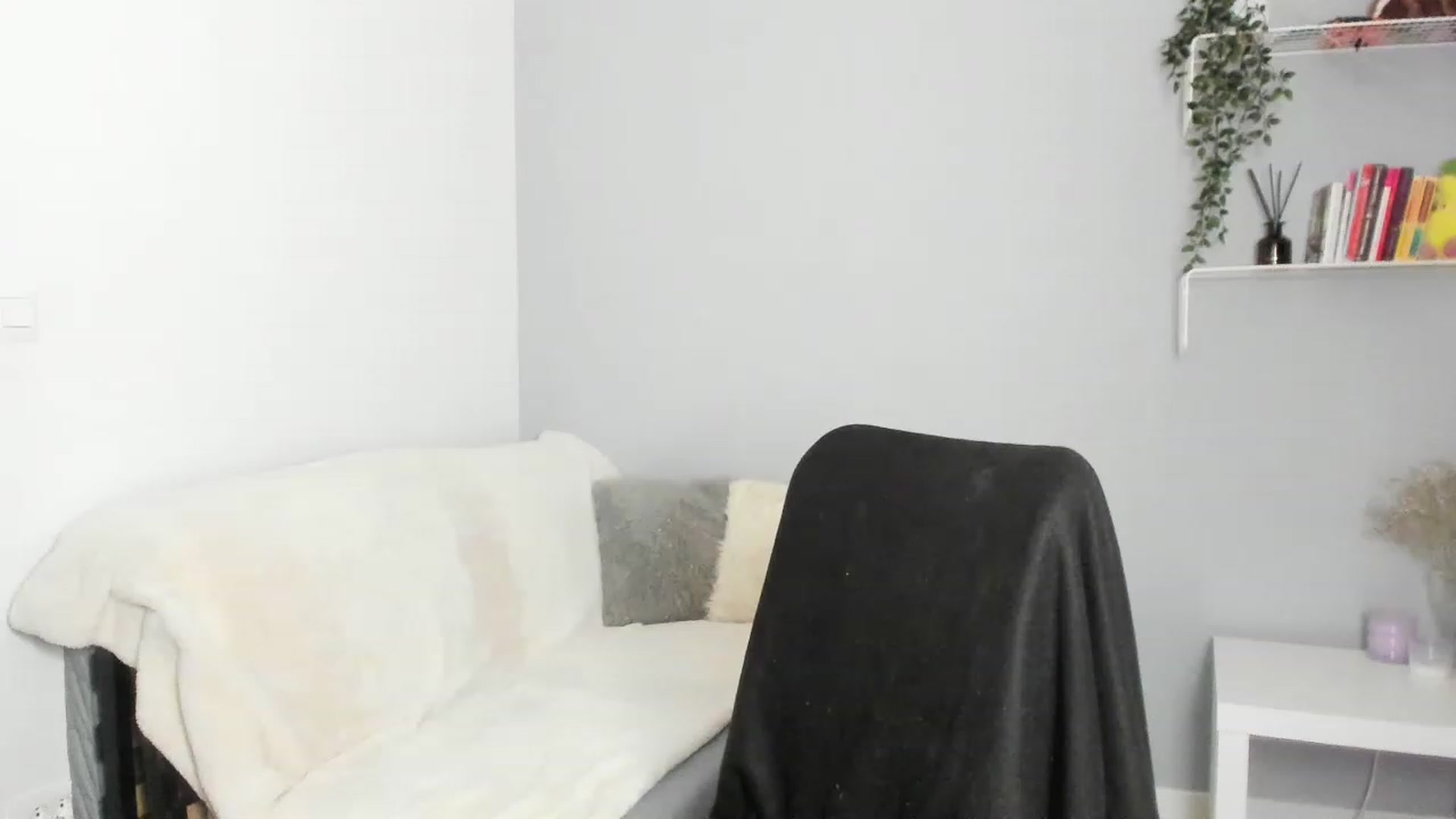 Gallery image thumbnail from Kristallmii's myfreecams stream on, 06/09/2023, 19:20 image 17 of 20